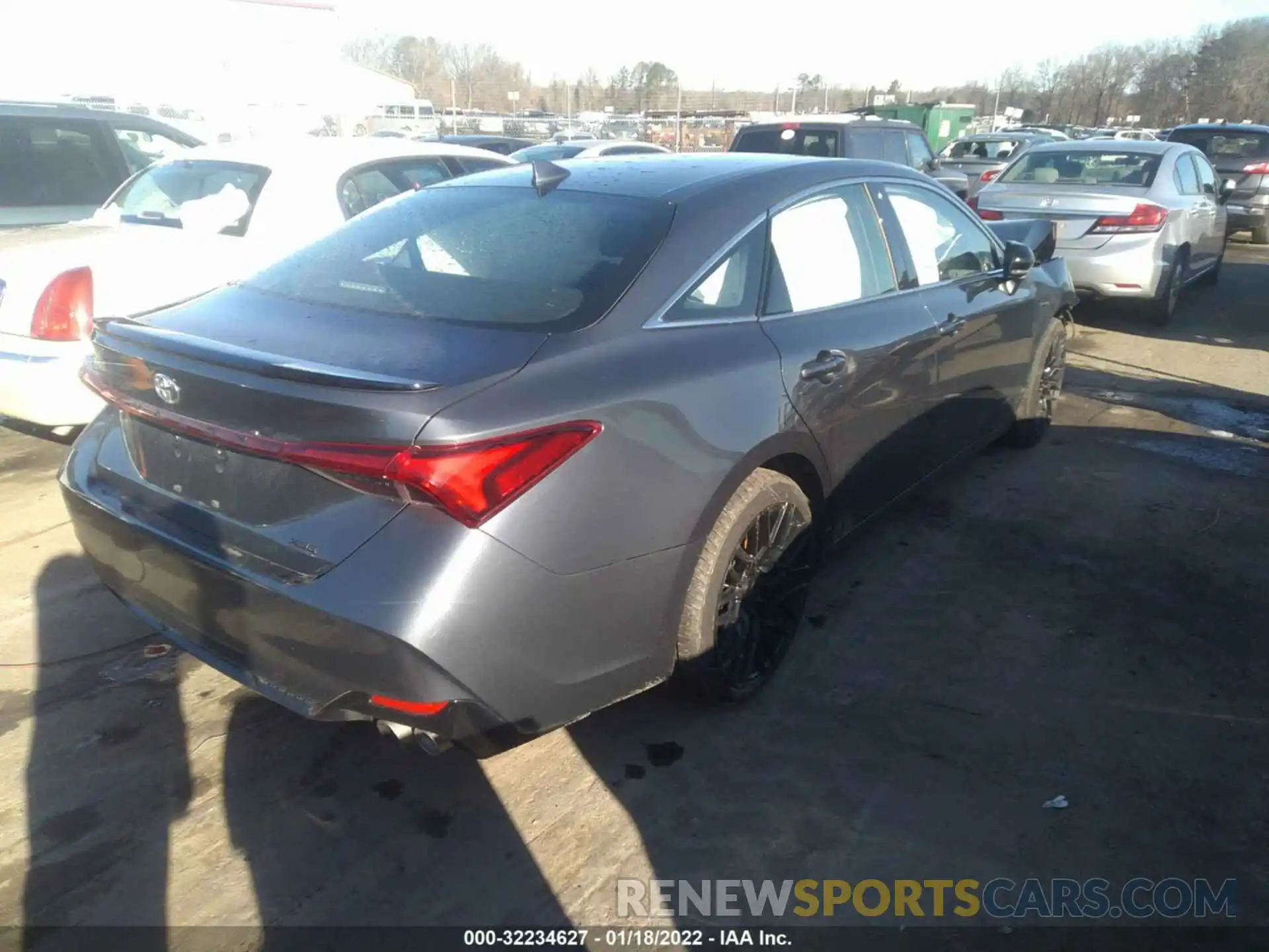 4 Photograph of a damaged car 4T1BZ1FB0KU010337 TOYOTA AVALON 2019