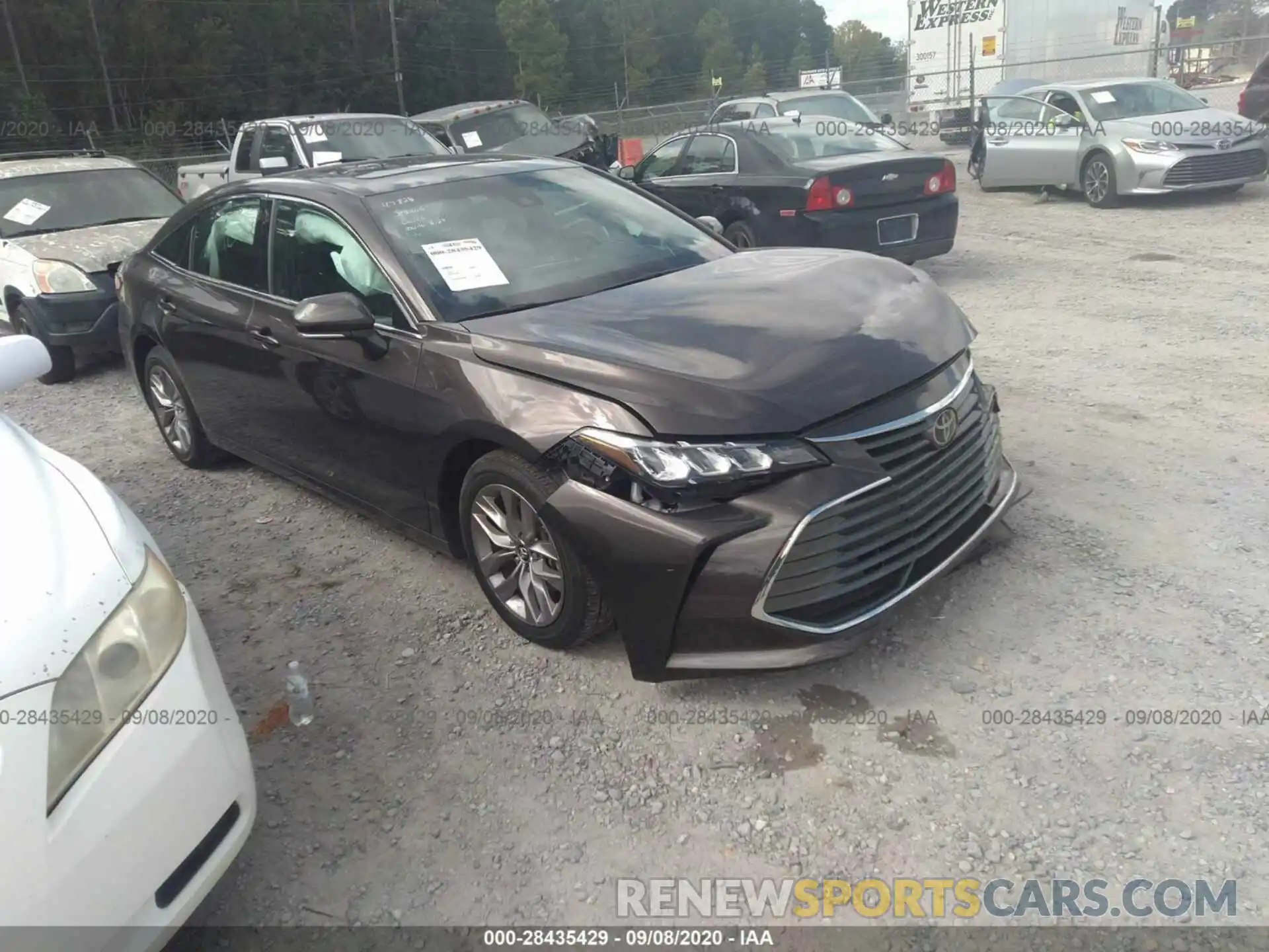 1 Photograph of a damaged car 4T1BZ1FB0KU010497 TOYOTA AVALON 2019