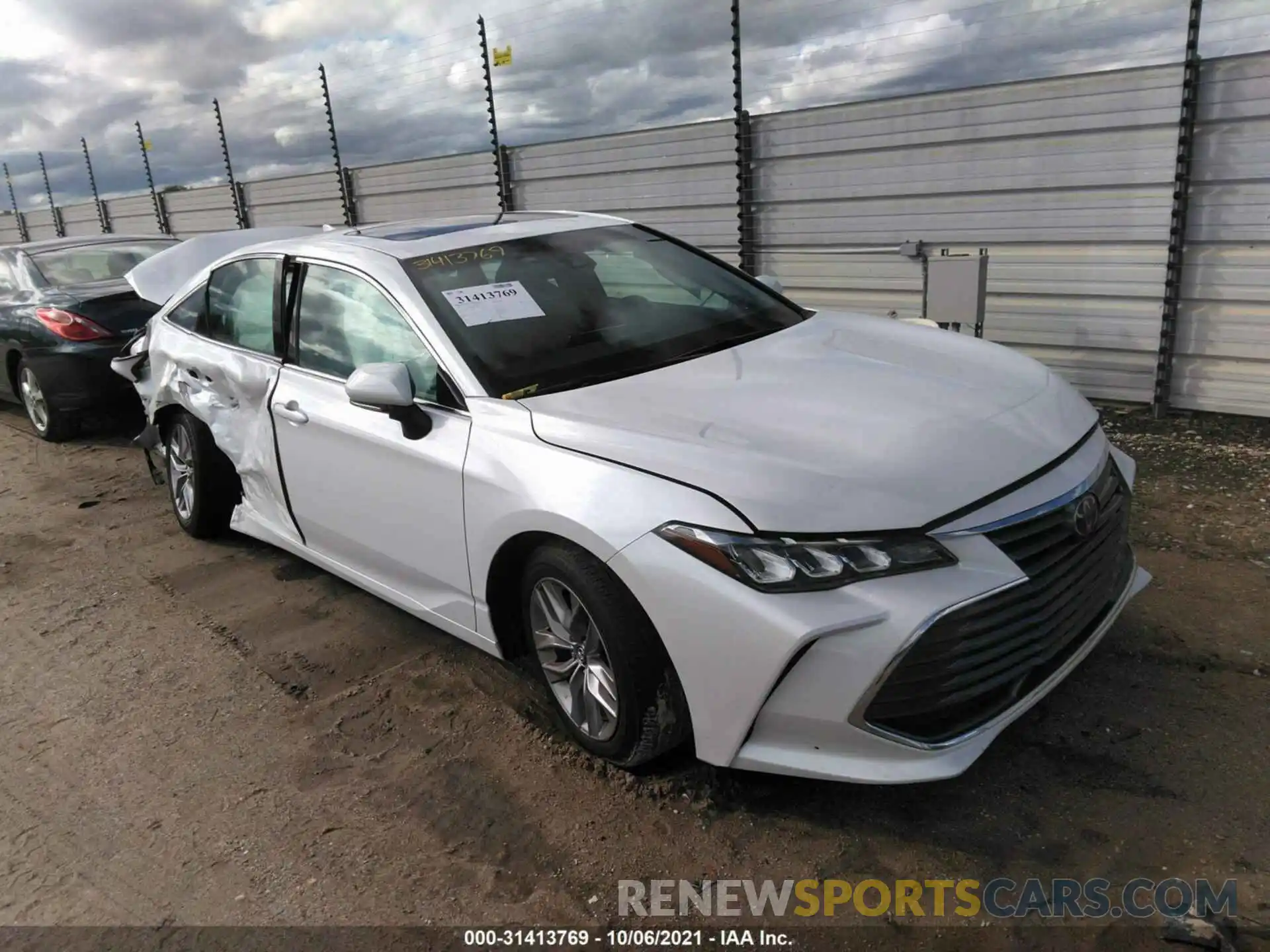 1 Photograph of a damaged car 4T1BZ1FB0KU011147 TOYOTA AVALON 2019