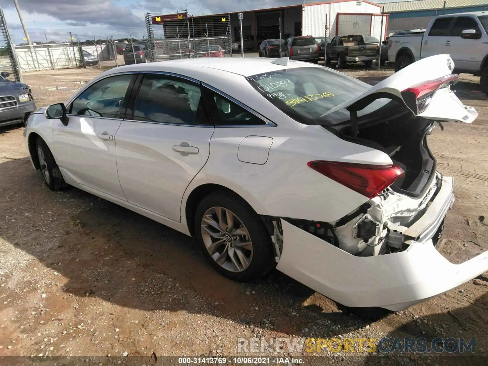 3 Photograph of a damaged car 4T1BZ1FB0KU011147 TOYOTA AVALON 2019