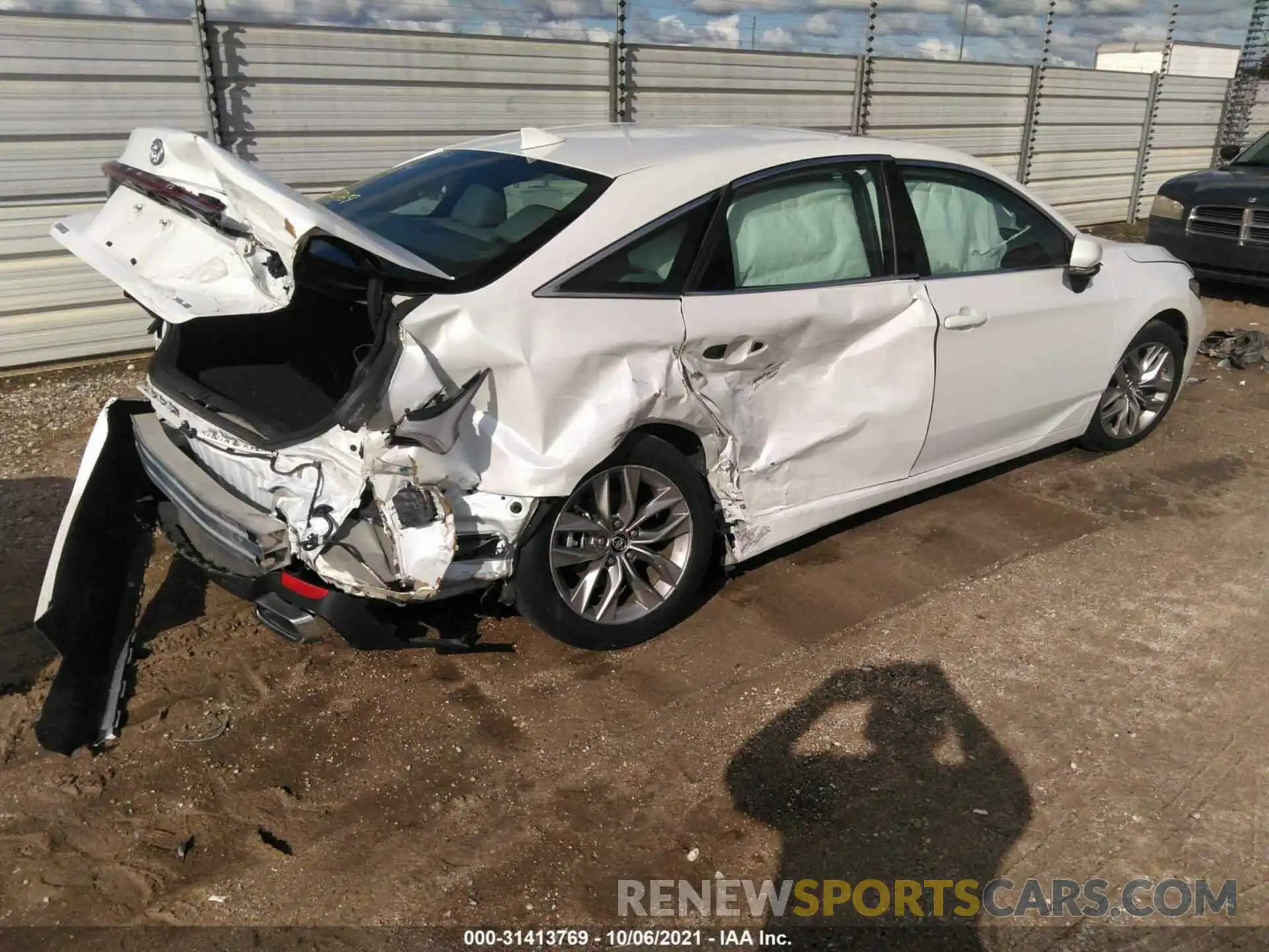 4 Photograph of a damaged car 4T1BZ1FB0KU011147 TOYOTA AVALON 2019