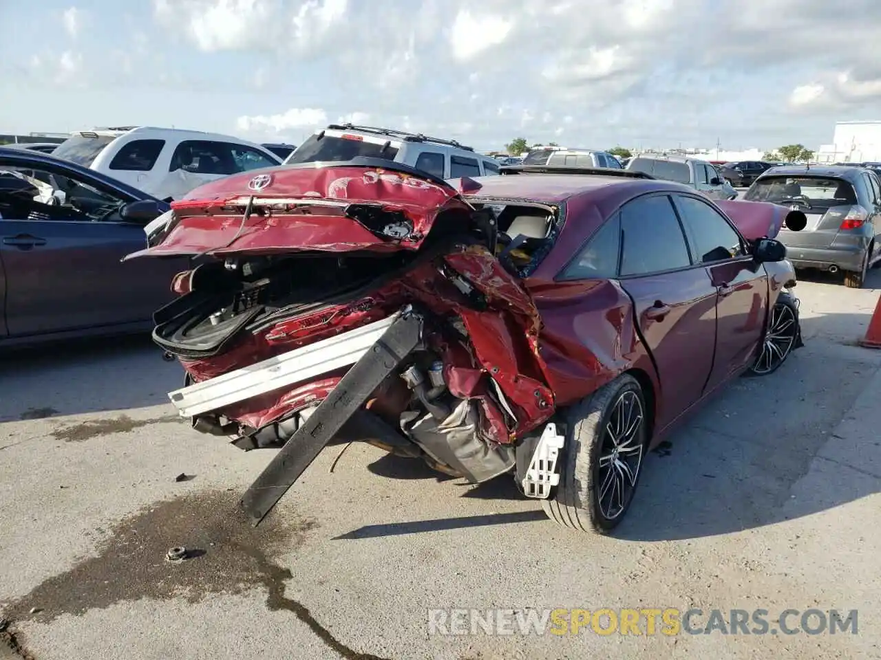 4 Photograph of a damaged car 4T1BZ1FB0KU012010 TOYOTA AVALON 2019