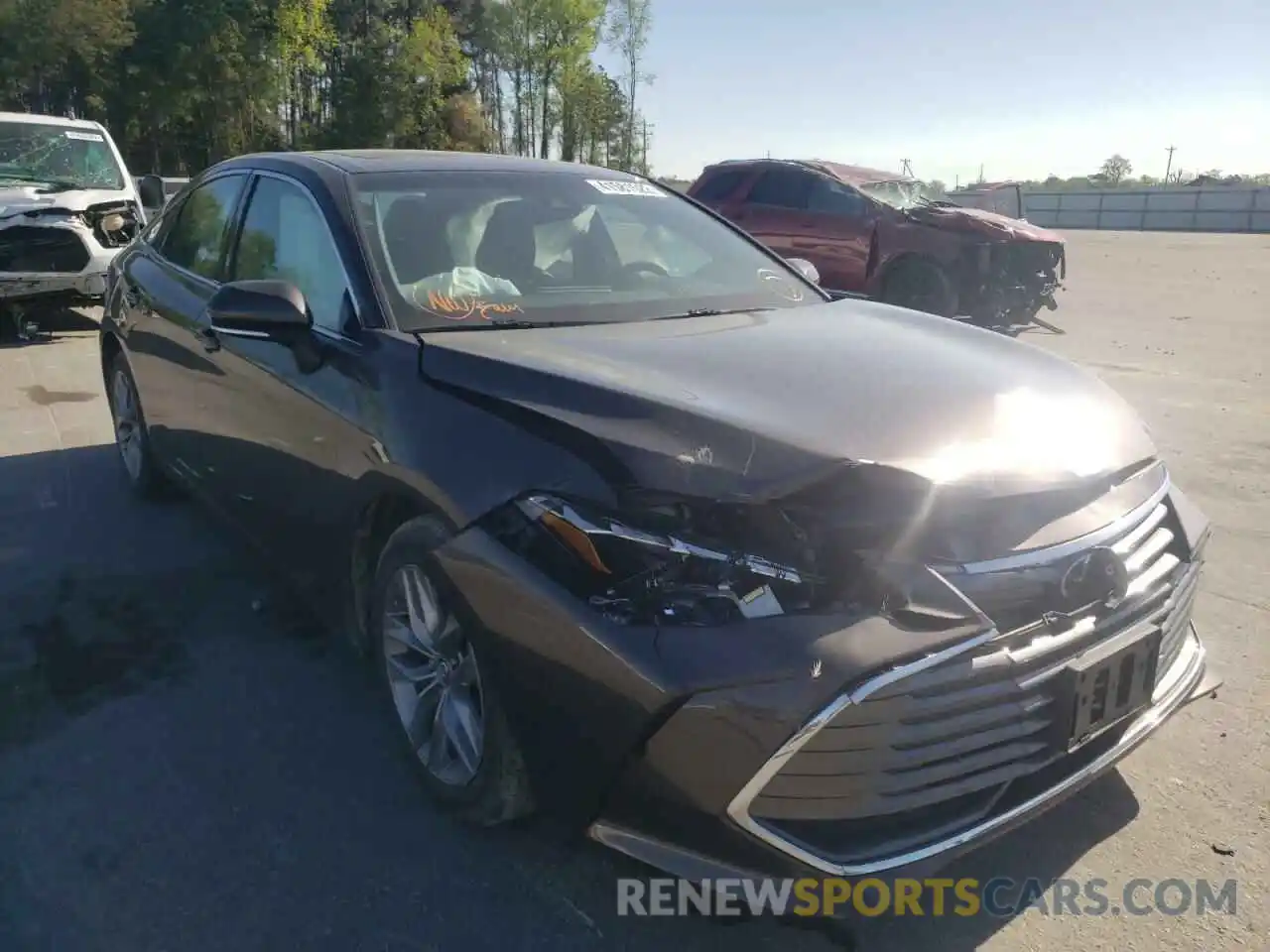 1 Photograph of a damaged car 4T1BZ1FB0KU014632 TOYOTA AVALON 2019