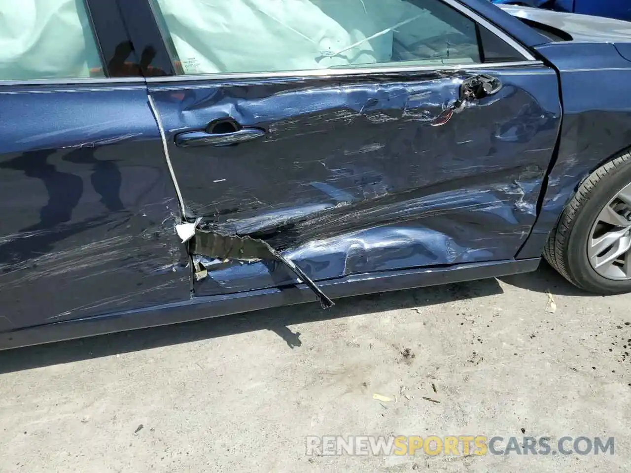 9 Photograph of a damaged car 4T1BZ1FB0KU021953 TOYOTA AVALON 2019