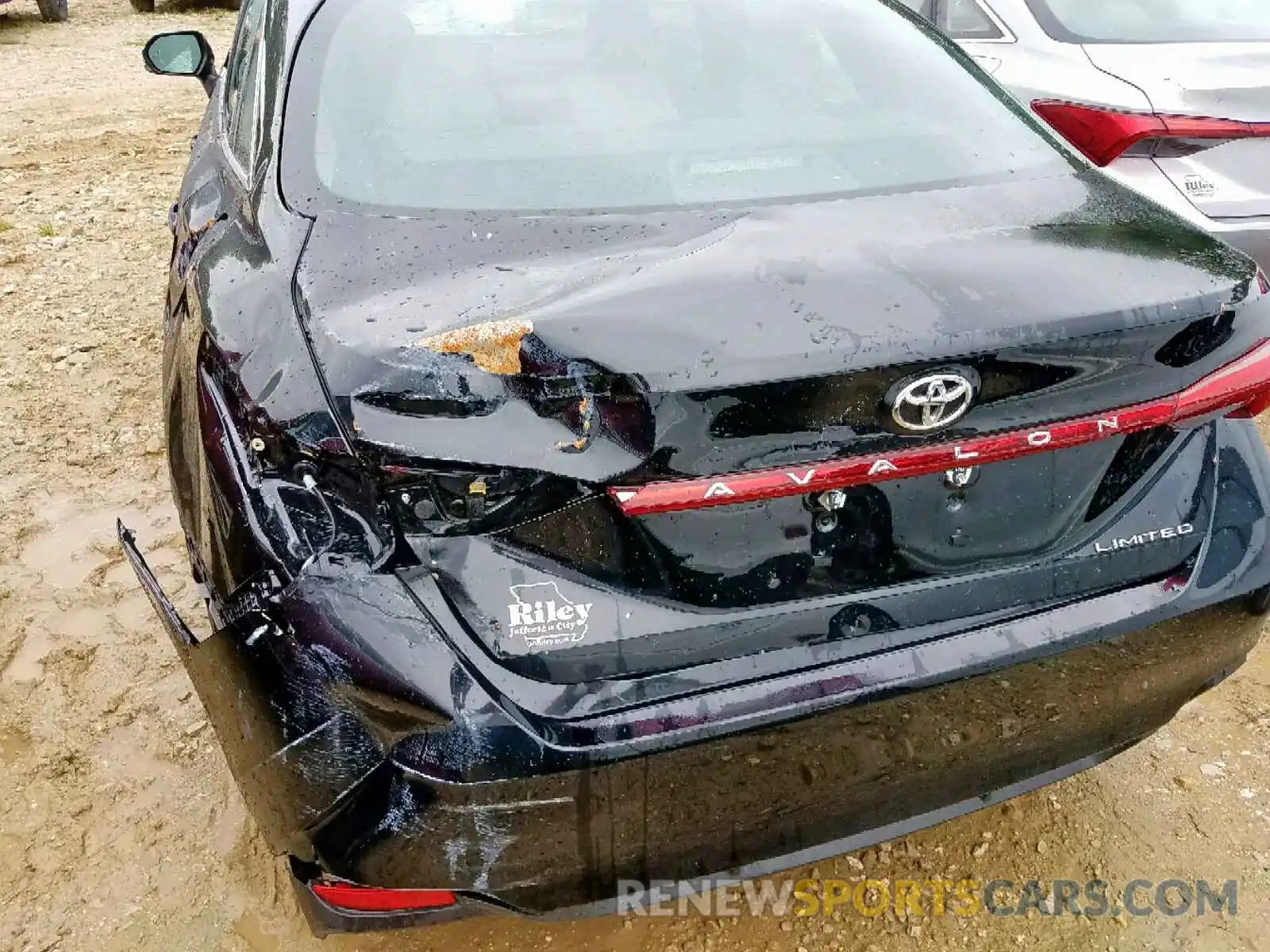 9 Photograph of a damaged car 4T1BZ1FB0KU022892 TOYOTA AVALON 2019