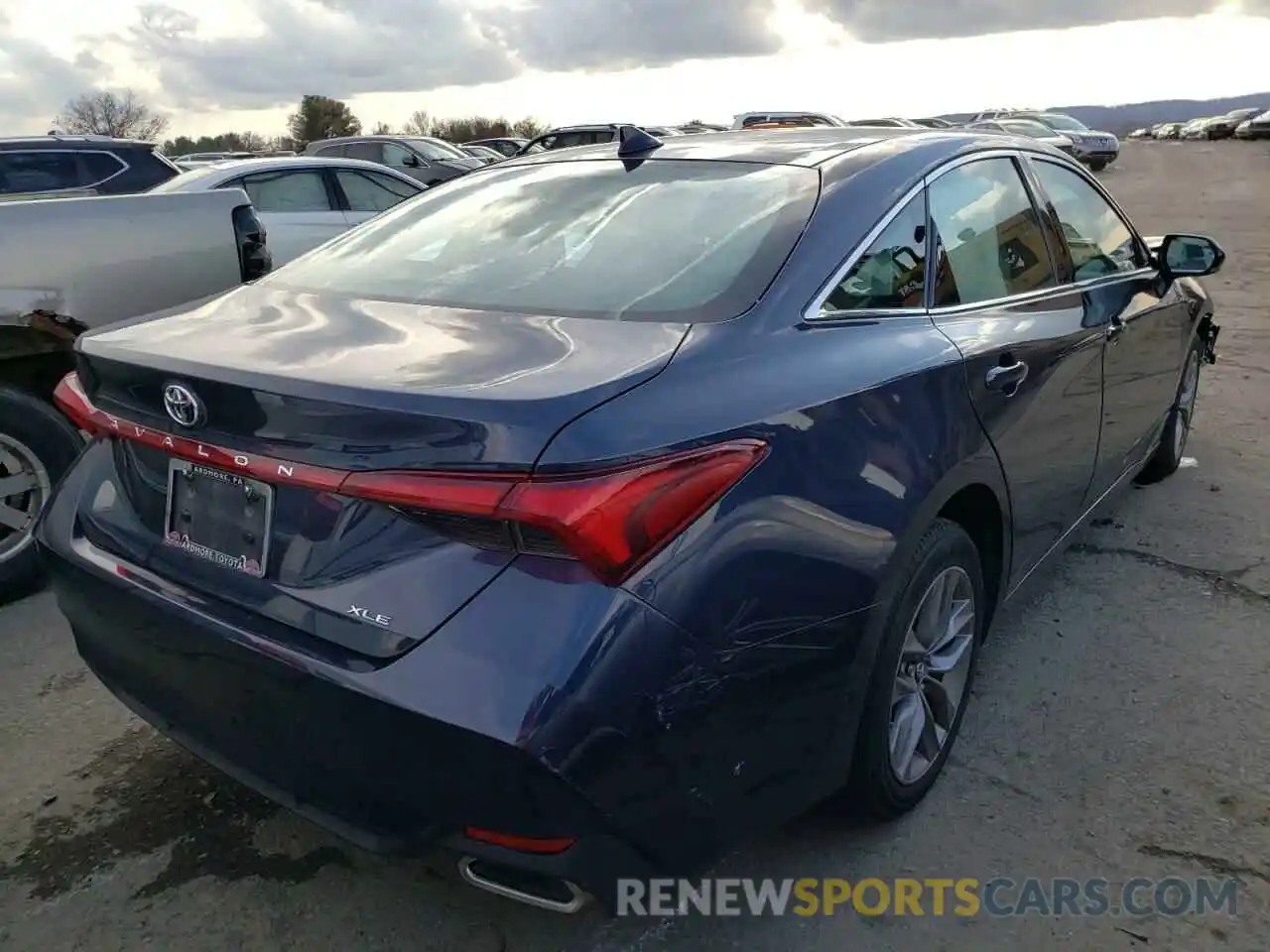 4 Photograph of a damaged car 4T1BZ1FB0KU026442 TOYOTA AVALON 2019