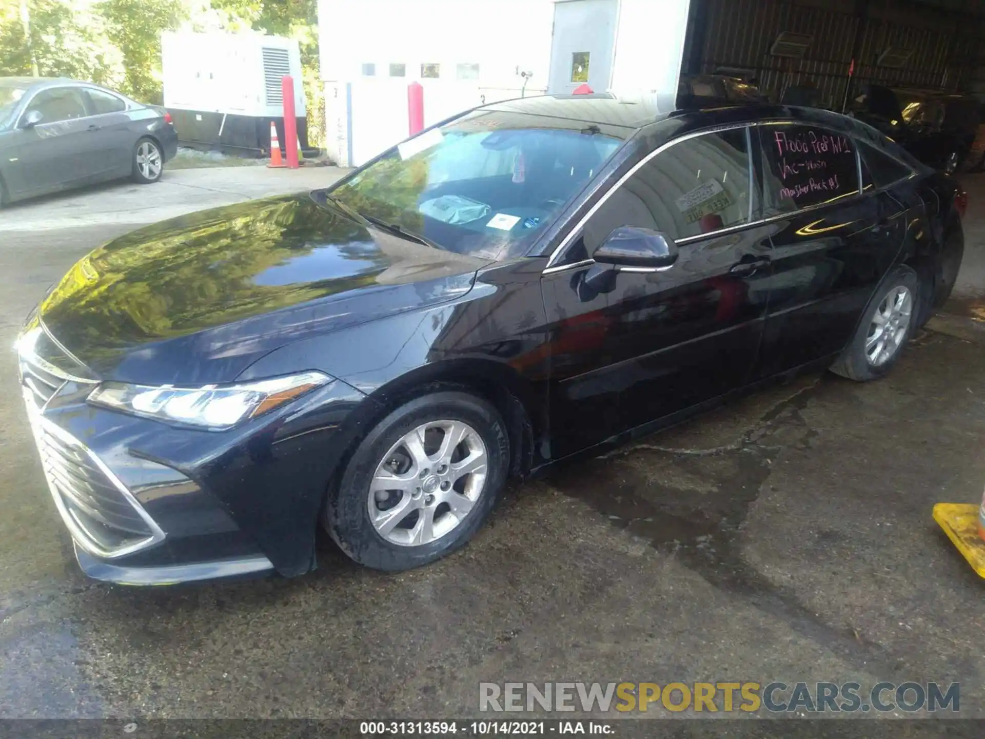 2 Photograph of a damaged car 4T1BZ1FB0KU027526 TOYOTA AVALON 2019