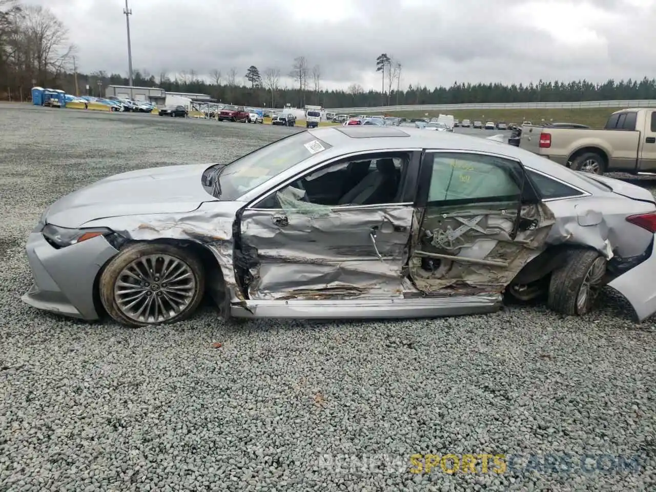 9 Photograph of a damaged car 4T1BZ1FB0KU030359 TOYOTA AVALON 2019