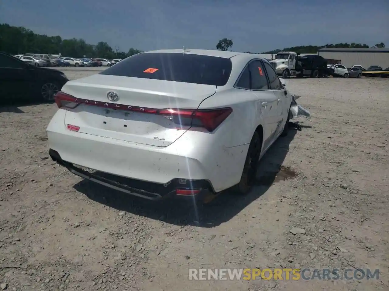 4 Photograph of a damaged car 4T1BZ1FB0KU031138 TOYOTA AVALON 2019