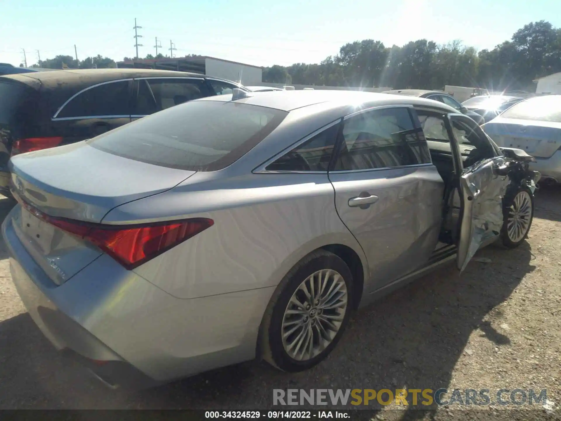 4 Photograph of a damaged car 4T1BZ1FB0KU032001 TOYOTA AVALON 2019