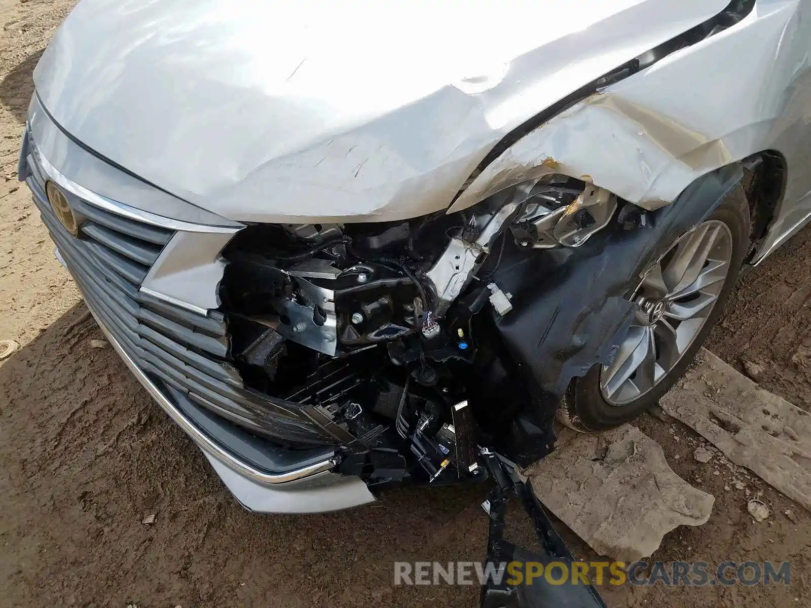 9 Photograph of a damaged car 4T1BZ1FB0KU036386 TOYOTA AVALON 2019