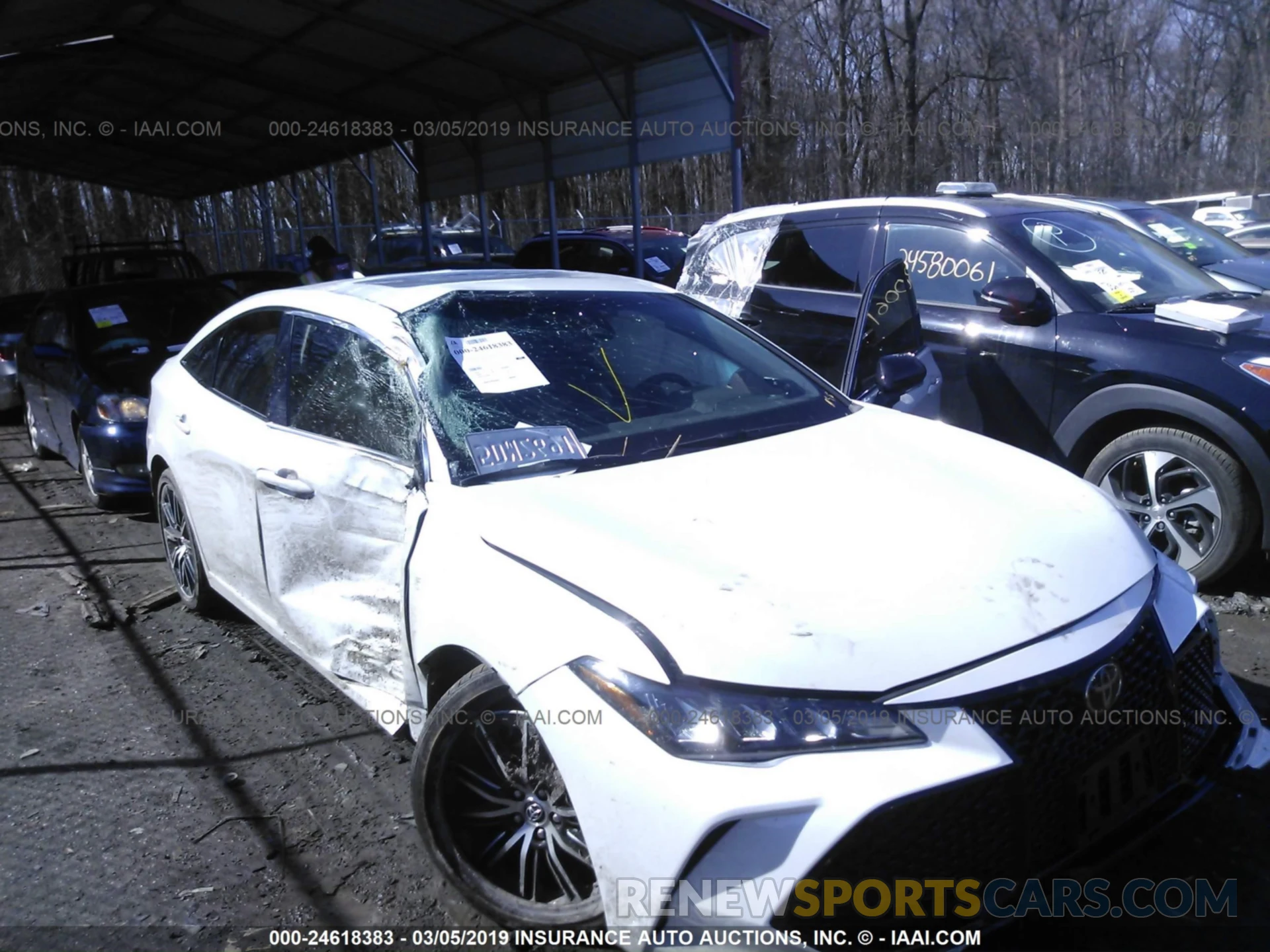 1 Photograph of a damaged car 4T1BZ1FB1KU002764 TOYOTA AVALON 2019