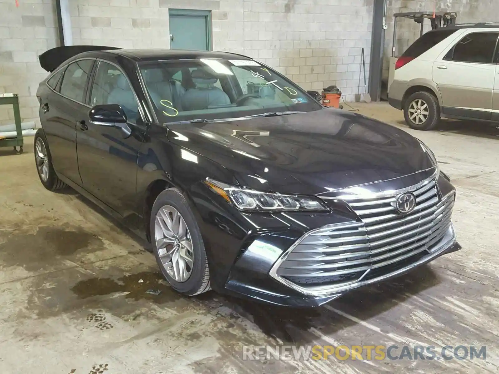 1 Photograph of a damaged car 4T1BZ1FB1KU003364 TOYOTA AVALON 2019