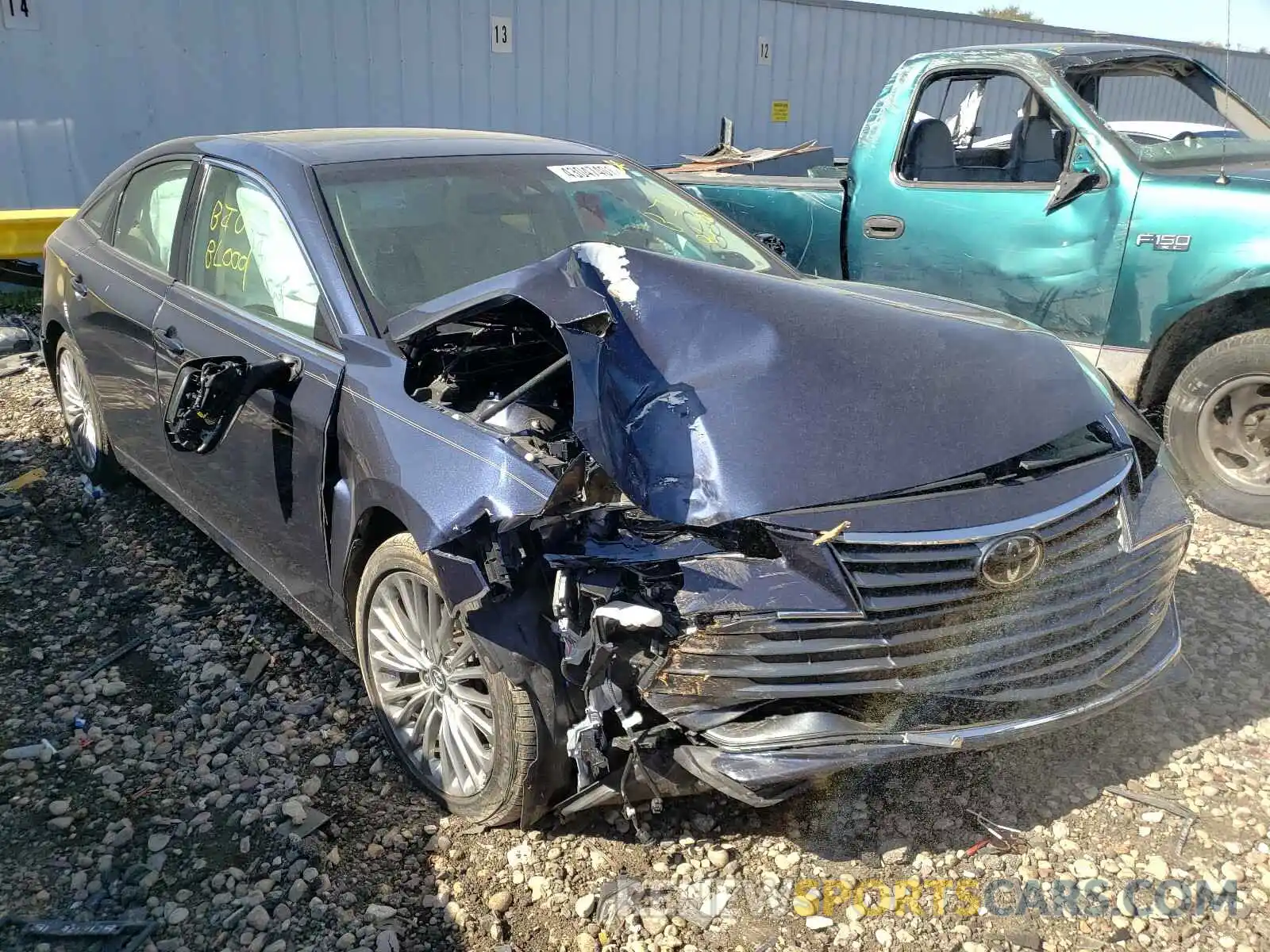 1 Photograph of a damaged car 4T1BZ1FB1KU006250 TOYOTA AVALON 2019