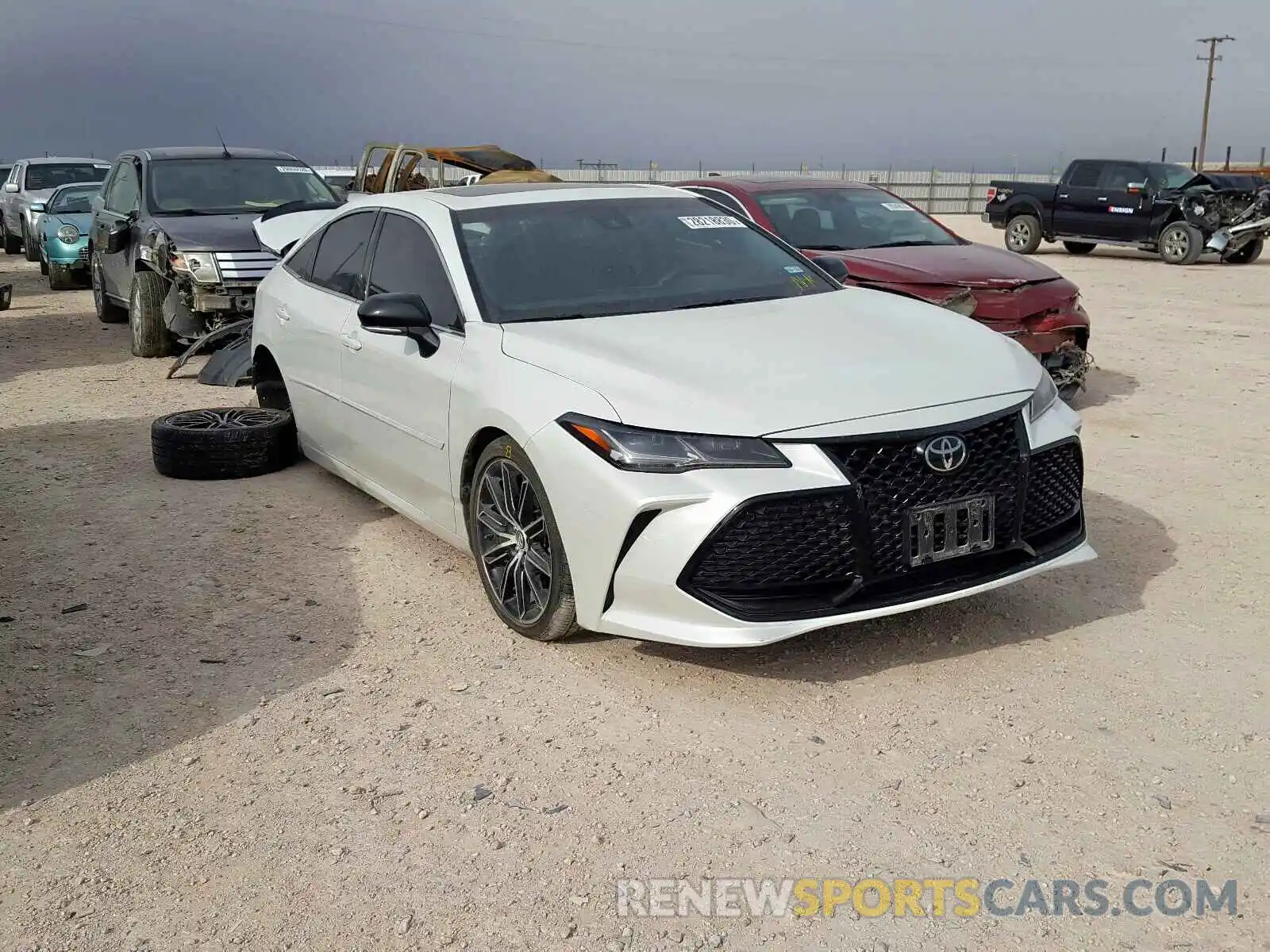 1 Photograph of a damaged car 4T1BZ1FB1KU014705 TOYOTA AVALON 2019