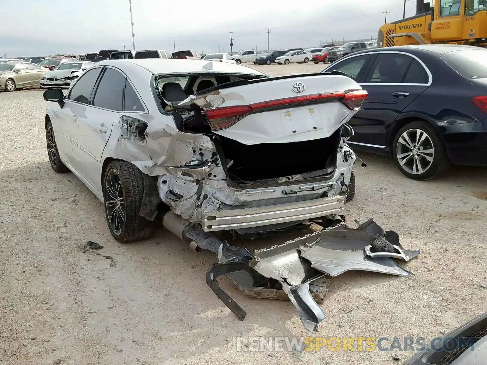 3 Photograph of a damaged car 4T1BZ1FB1KU014705 TOYOTA AVALON 2019