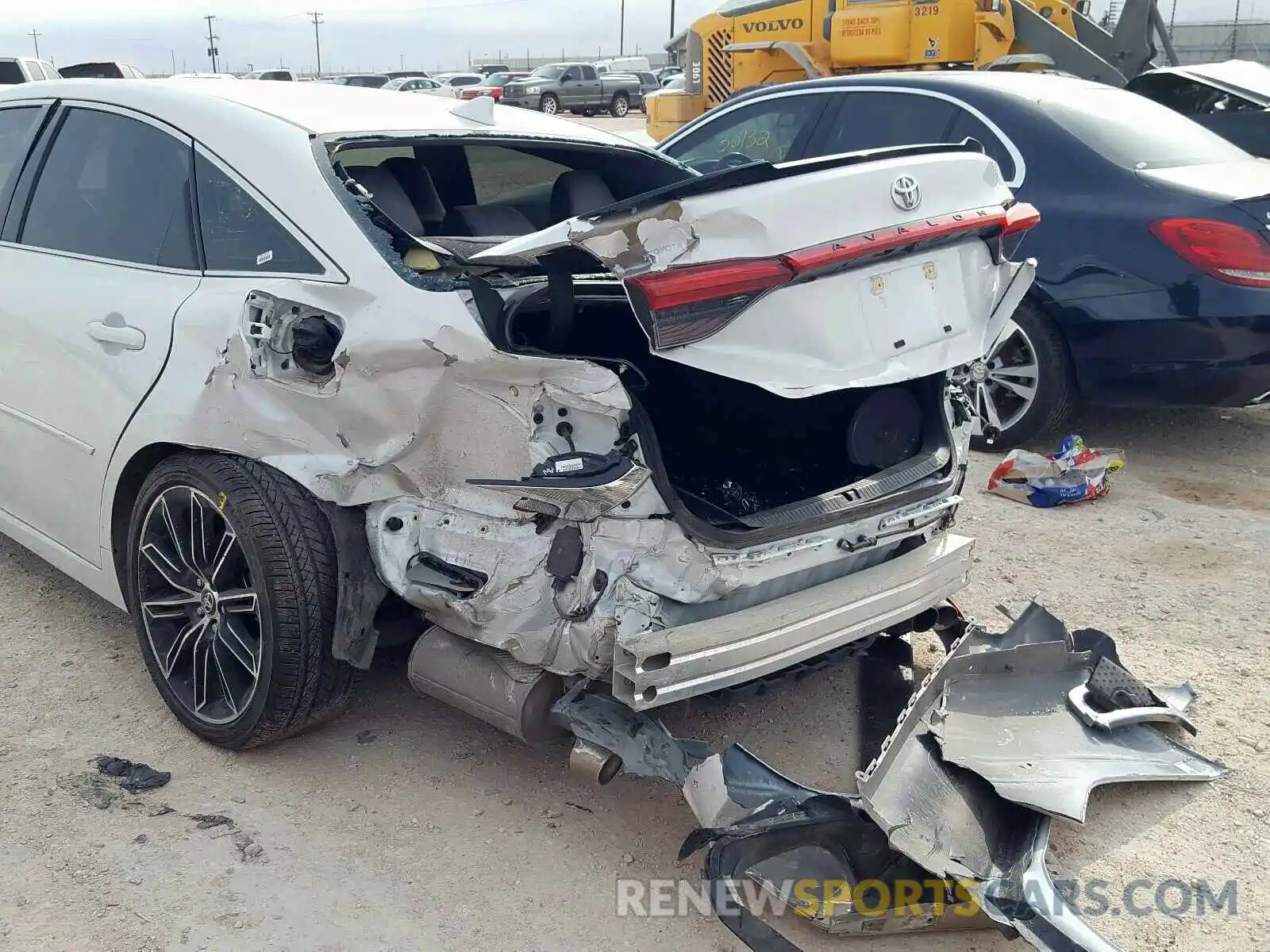 9 Photograph of a damaged car 4T1BZ1FB1KU014705 TOYOTA AVALON 2019