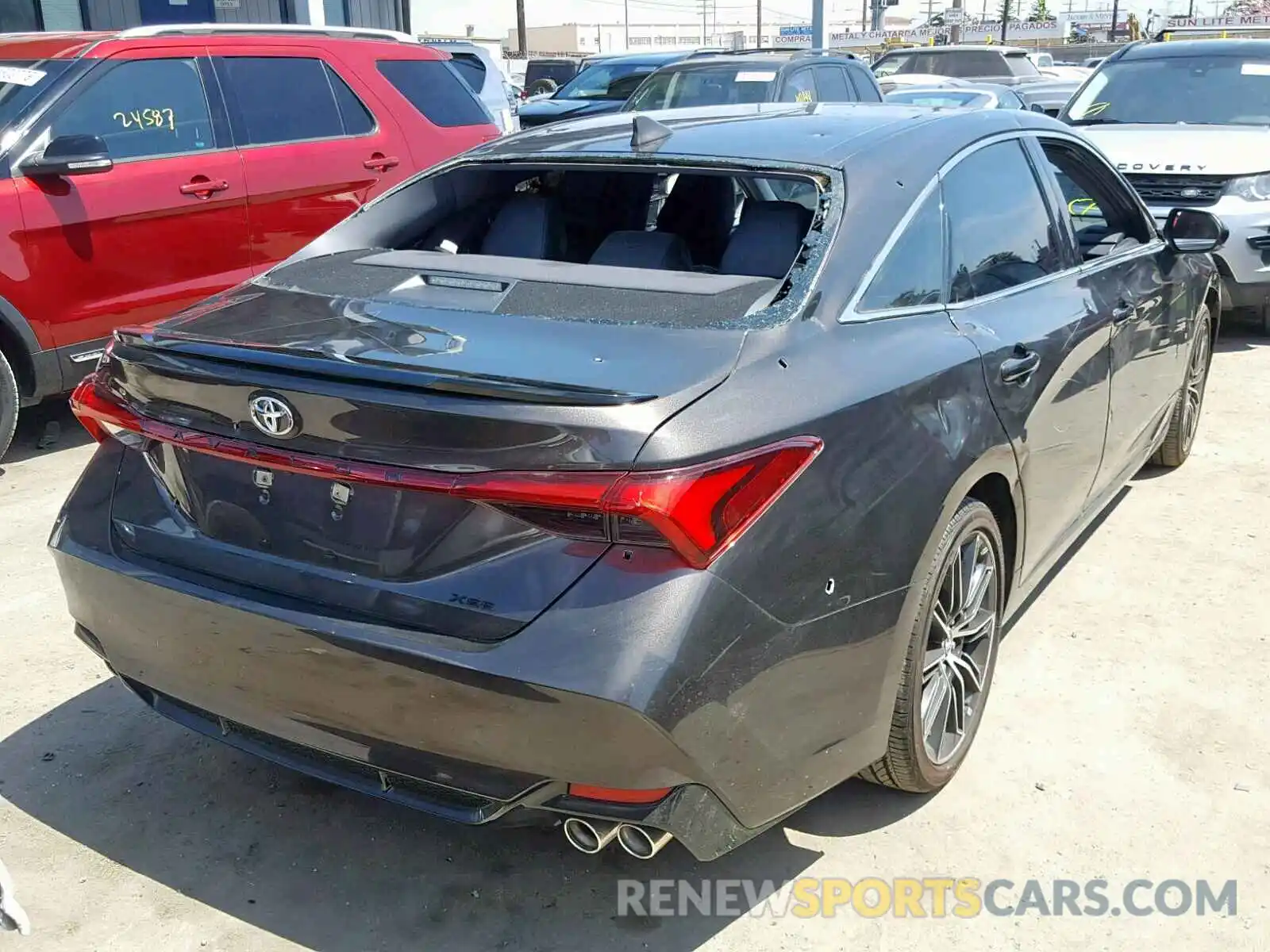 4 Photograph of a damaged car 4T1BZ1FB1KU015840 TOYOTA AVALON 2019