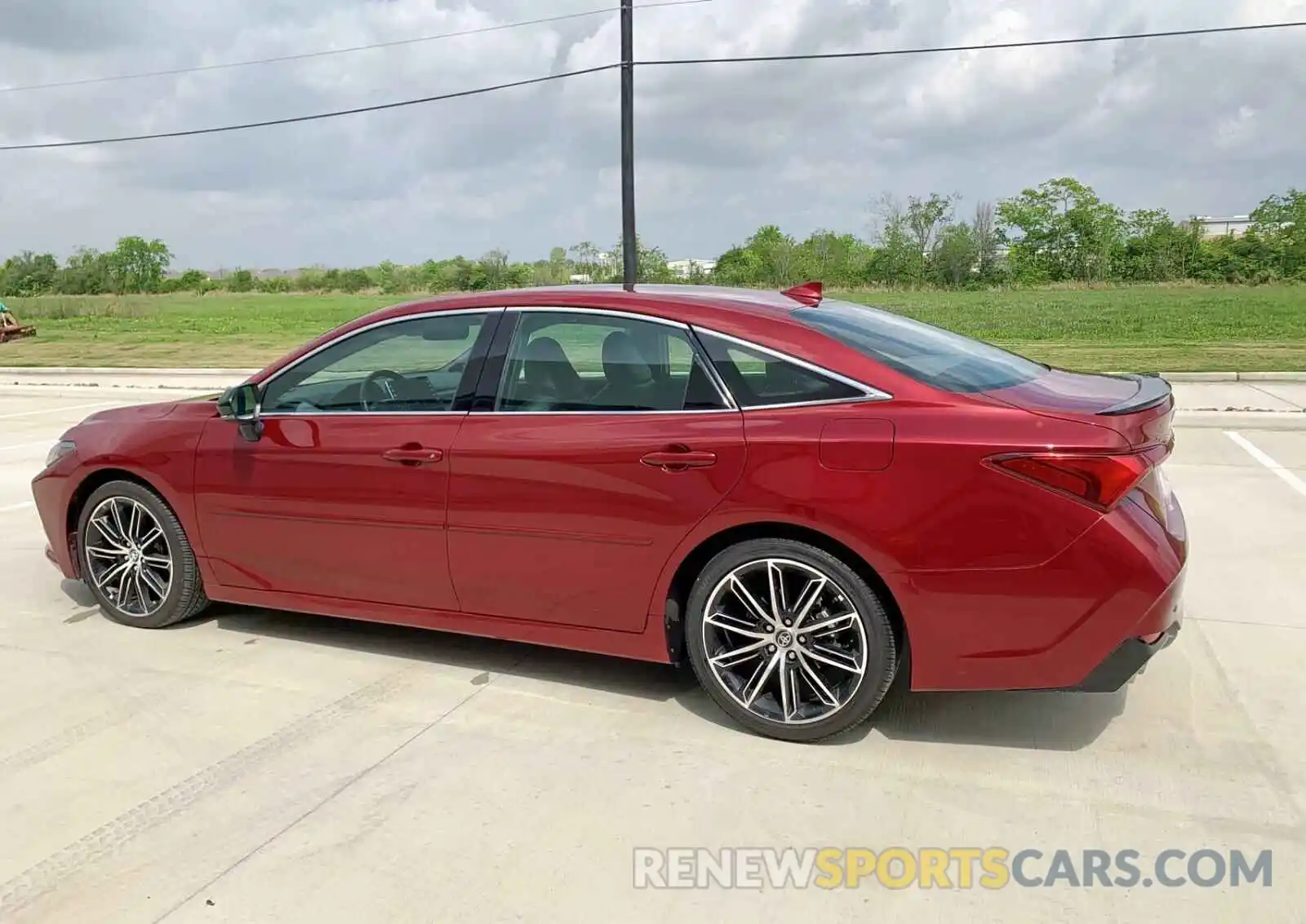 3 Photograph of a damaged car 4T1BZ1FB1KU019967 TOYOTA AVALON 2019