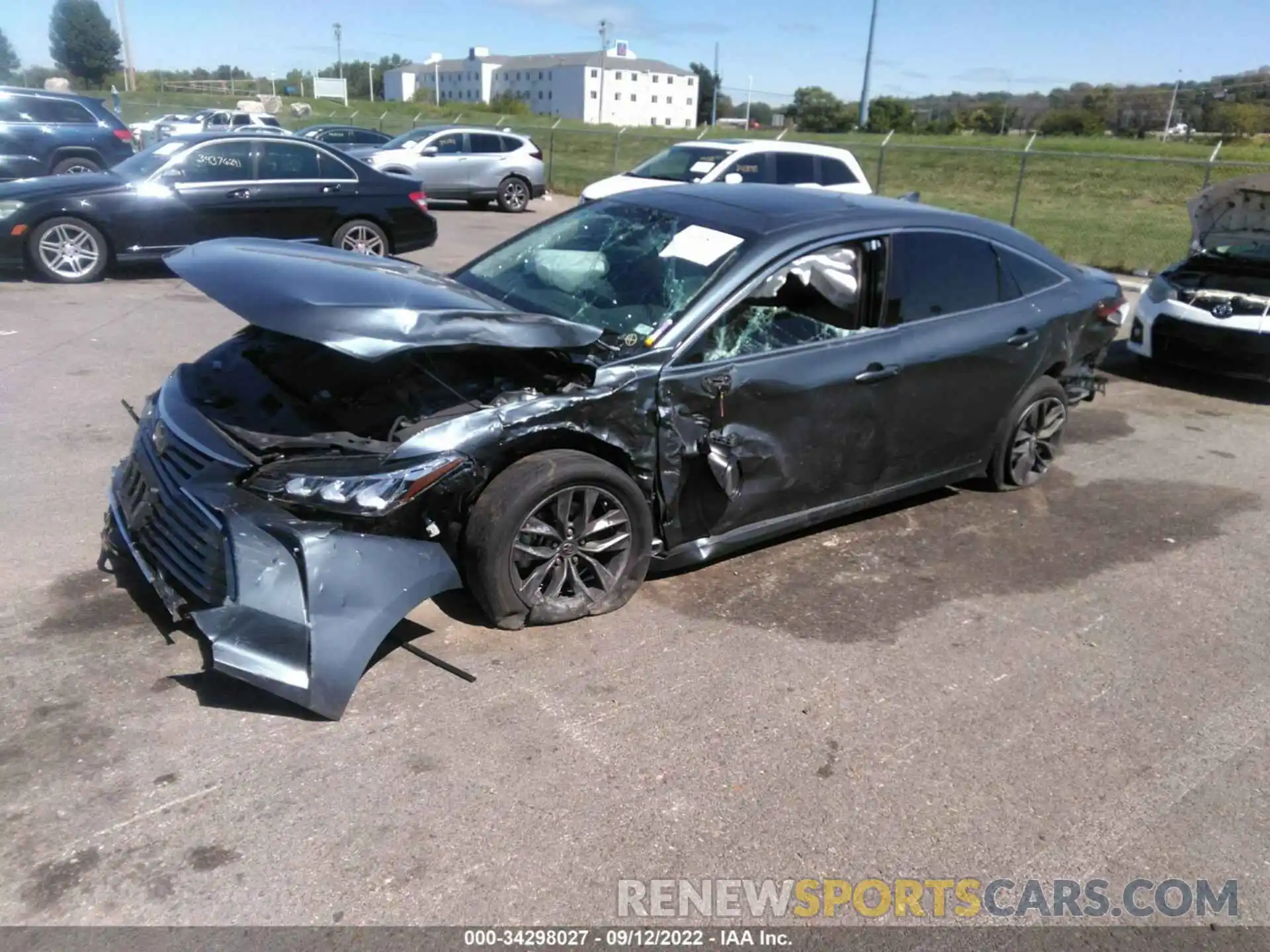 2 Photograph of a damaged car 4T1BZ1FB1KU029561 TOYOTA AVALON 2019