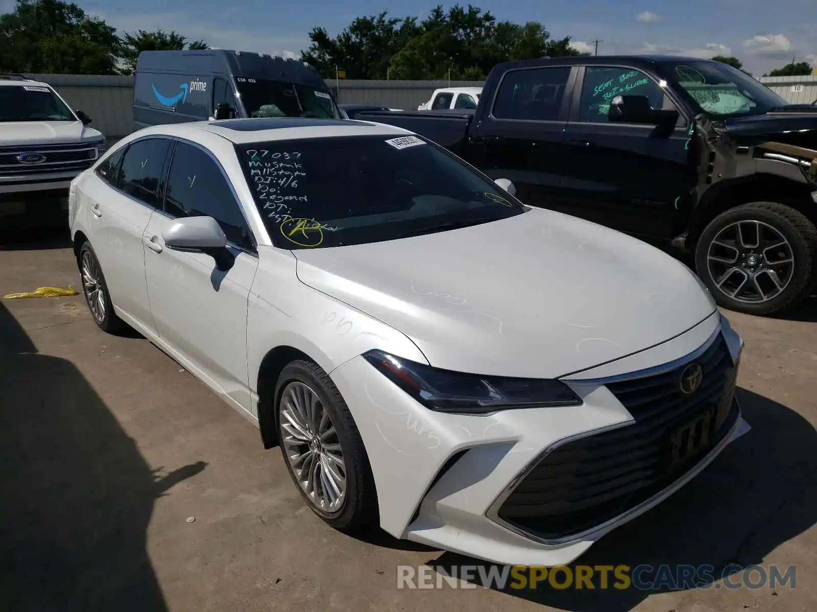 1 Photograph of a damaged car 4T1BZ1FB1KU034372 TOYOTA AVALON 2019