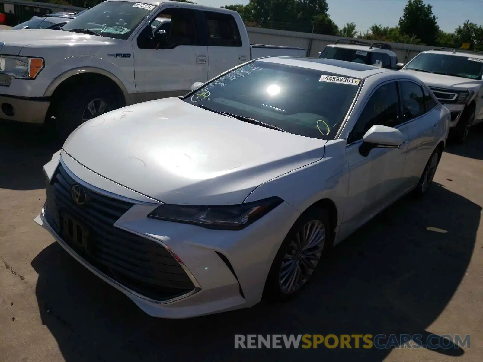 2 Photograph of a damaged car 4T1BZ1FB1KU034372 TOYOTA AVALON 2019