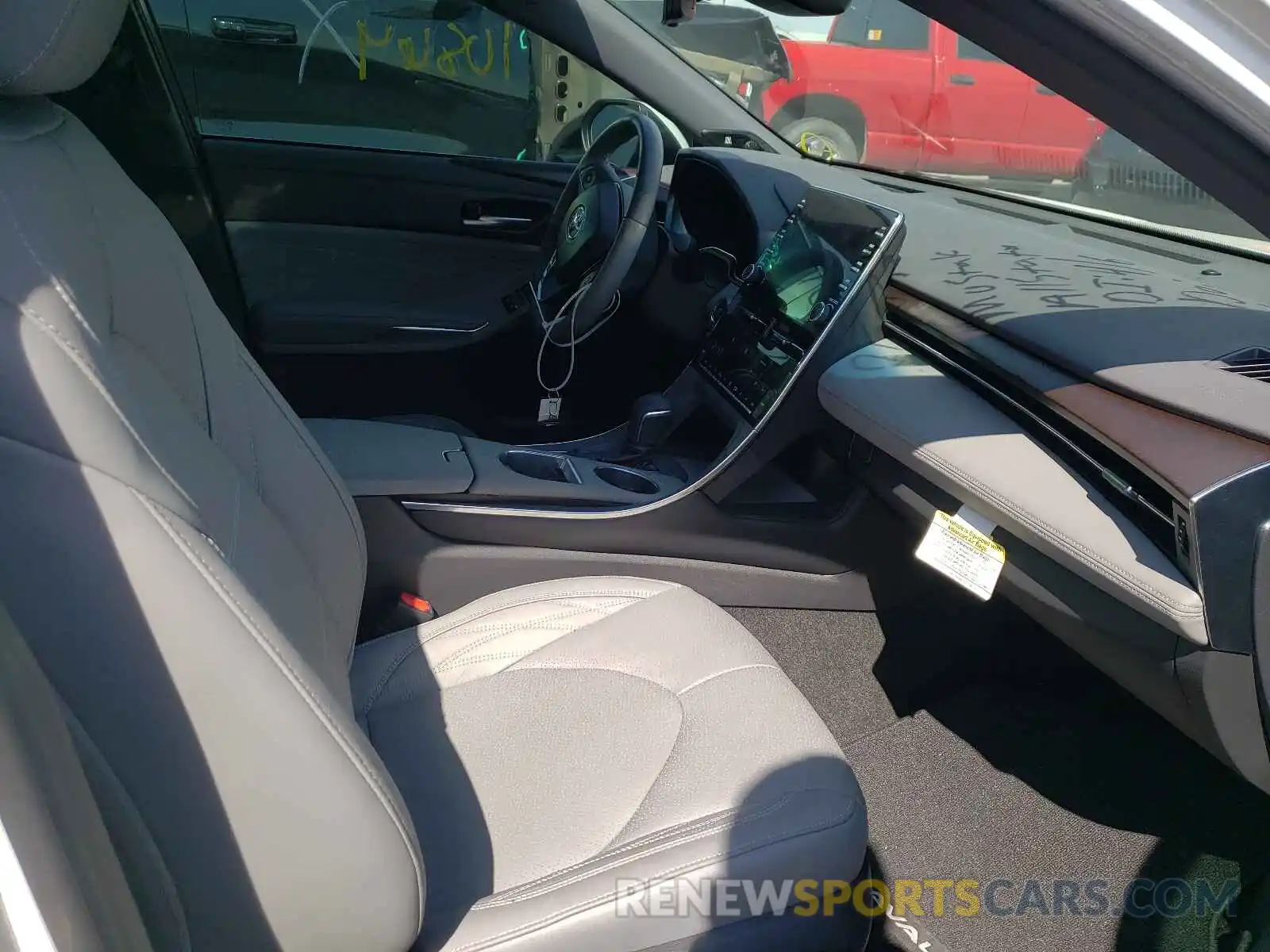 5 Photograph of a damaged car 4T1BZ1FB1KU034372 TOYOTA AVALON 2019