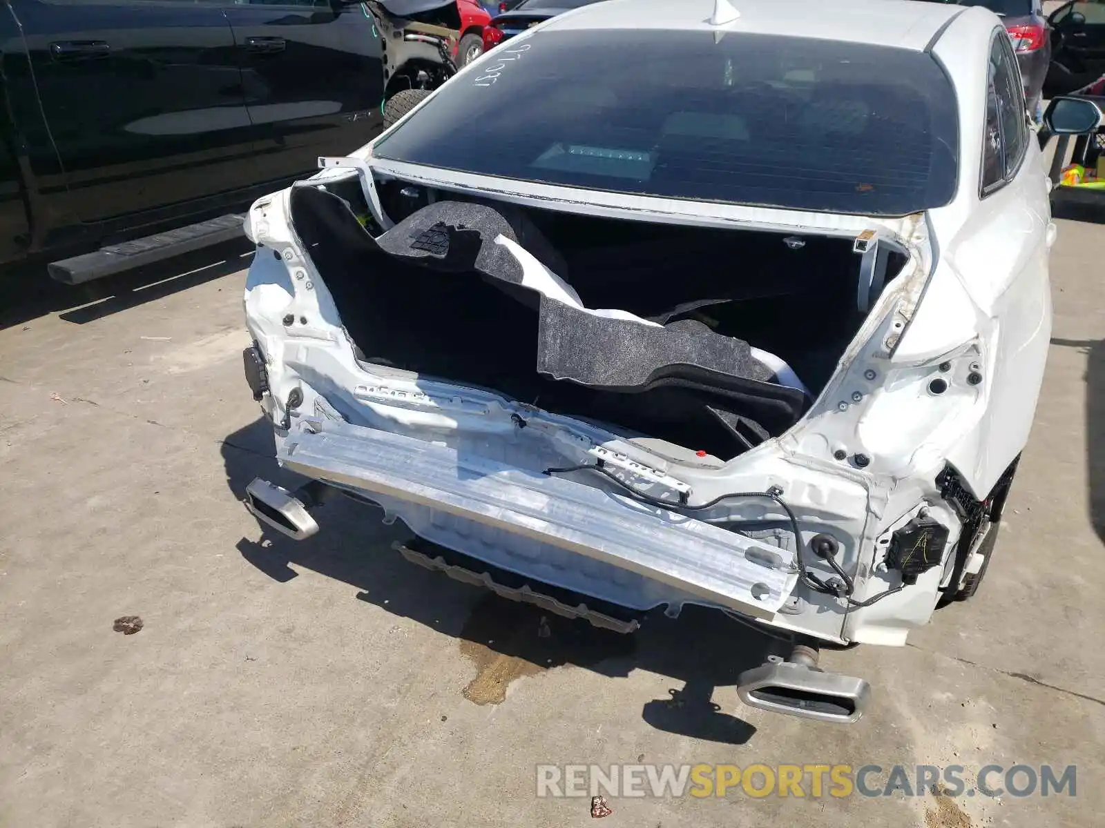 9 Photograph of a damaged car 4T1BZ1FB1KU034372 TOYOTA AVALON 2019