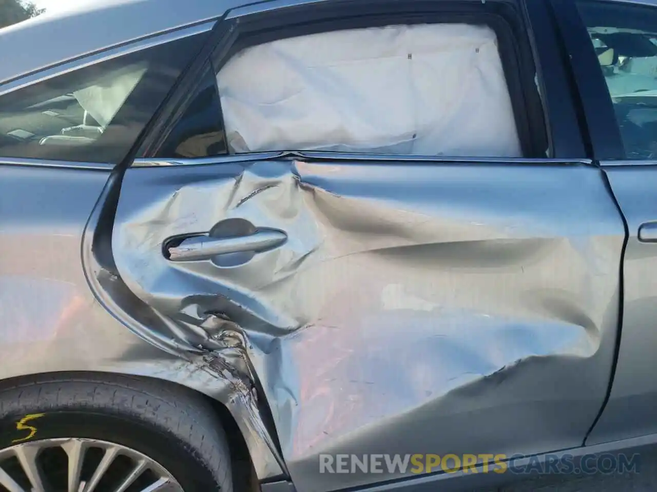 6 Photograph of a damaged car 4T1BZ1FB2KU004197 TOYOTA AVALON 2019