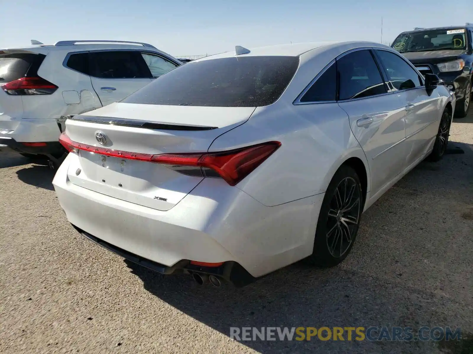 4 Photograph of a damaged car 4T1BZ1FB2KU004698 TOYOTA AVALON 2019