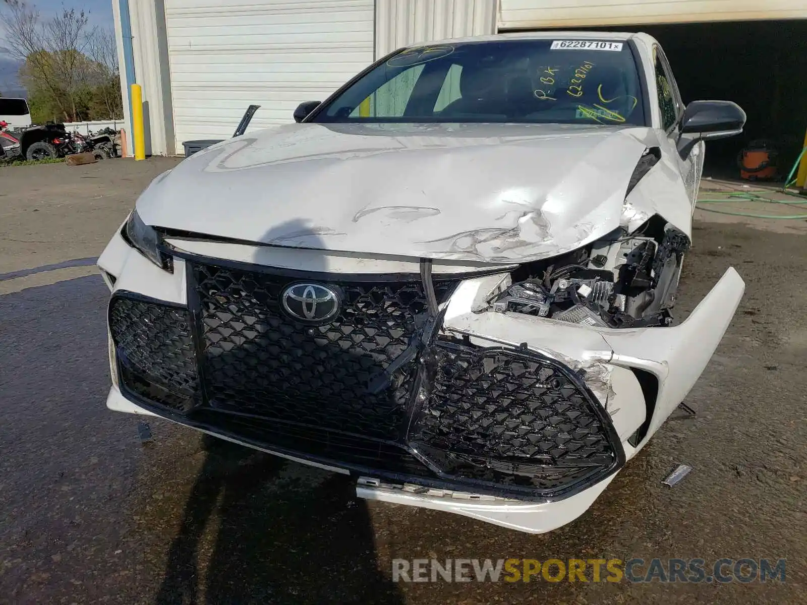 9 Photograph of a damaged car 4T1BZ1FB2KU006158 TOYOTA AVALON 2019