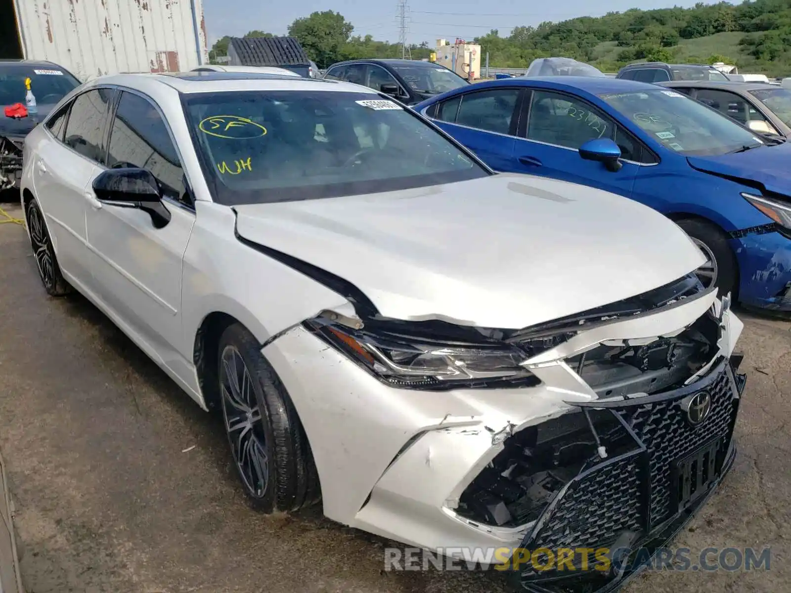 1 Photograph of a damaged car 4T1BZ1FB2KU009724 TOYOTA AVALON 2019