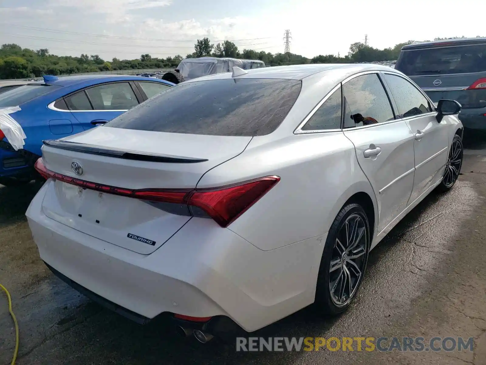 4 Photograph of a damaged car 4T1BZ1FB2KU009724 TOYOTA AVALON 2019