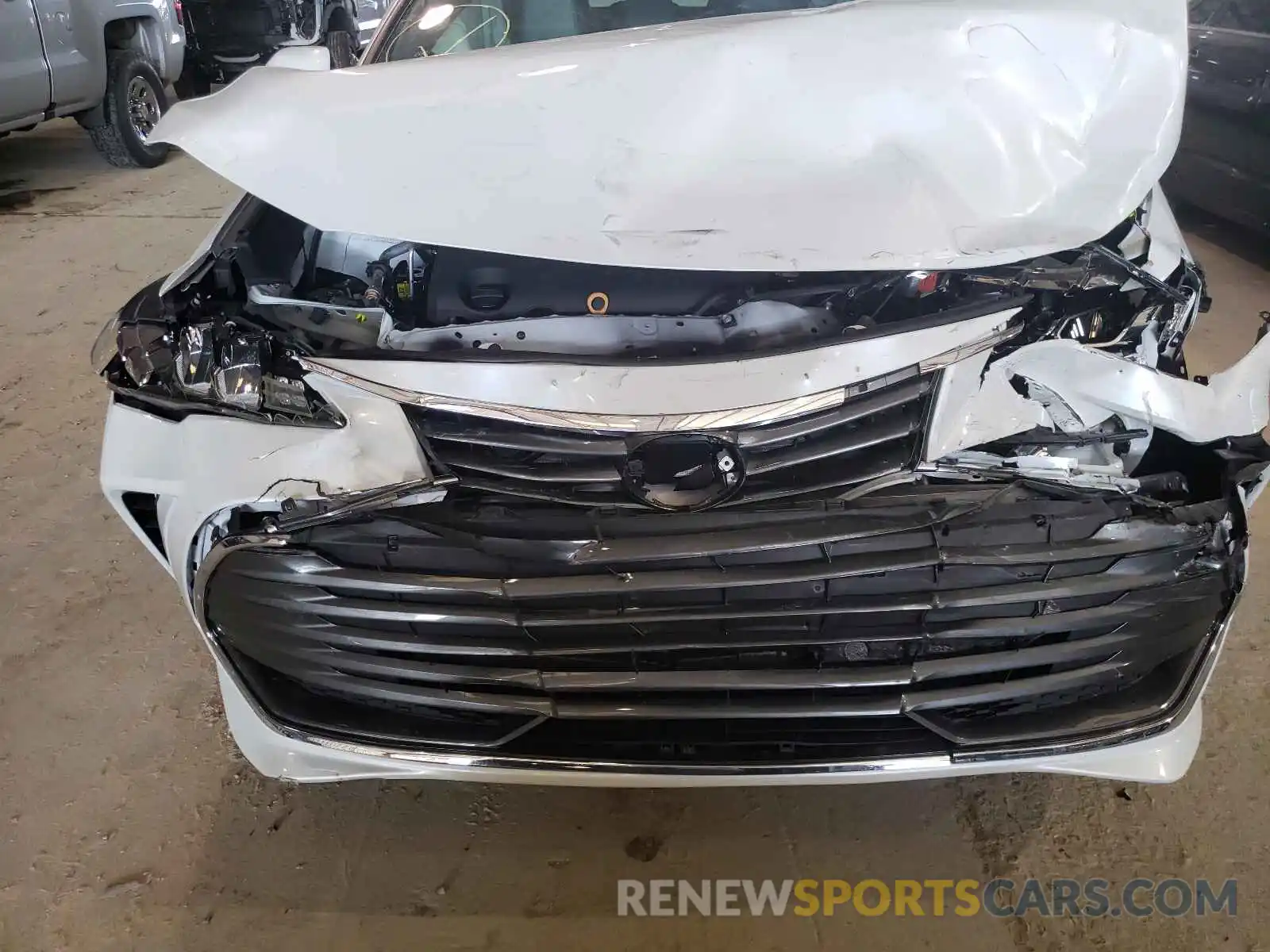 9 Photograph of a damaged car 4T1BZ1FB2KU011117 TOYOTA AVALON 2019