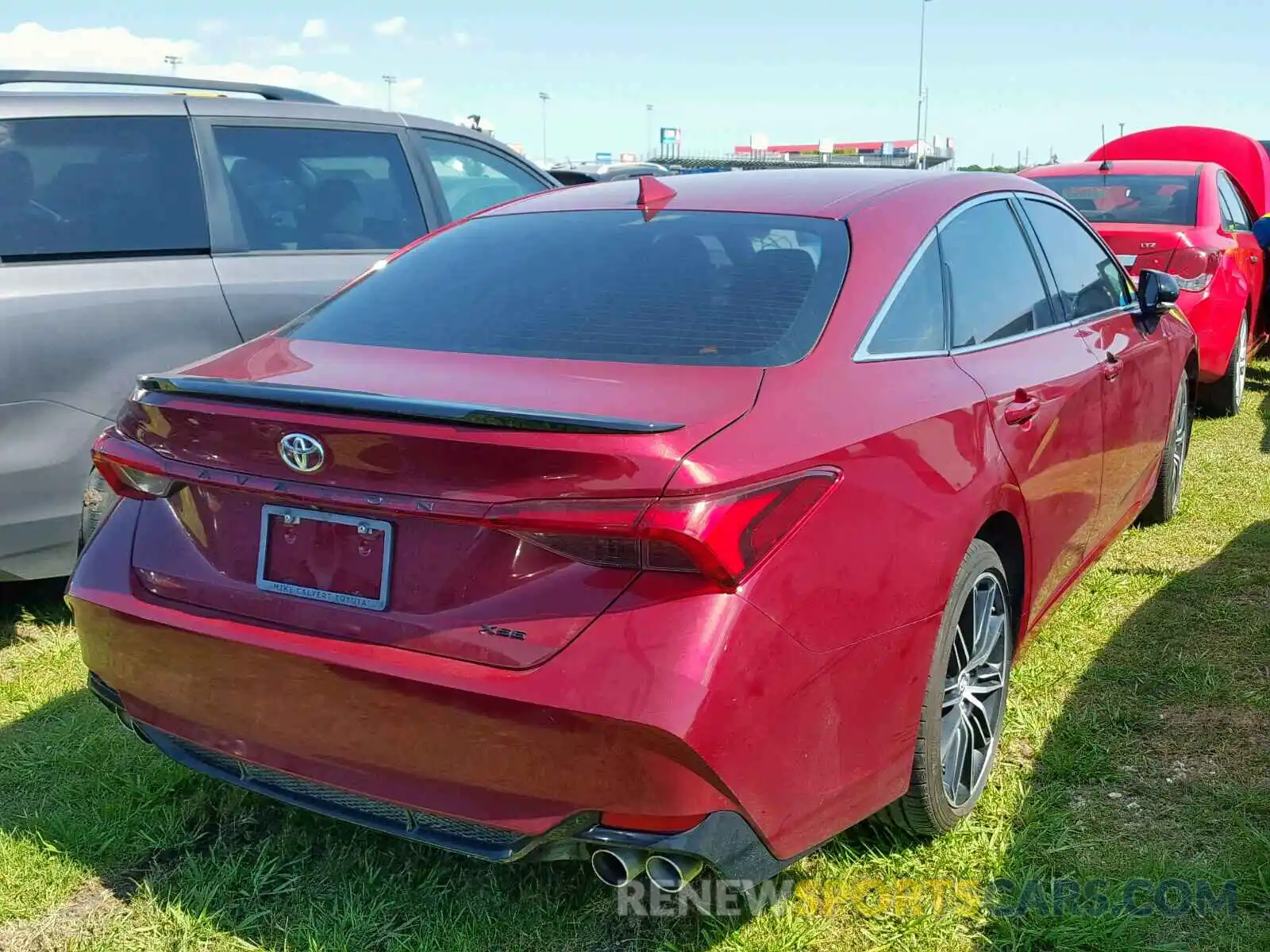 4 Photograph of a damaged car 4T1BZ1FB2KU012946 TOYOTA AVALON 2019