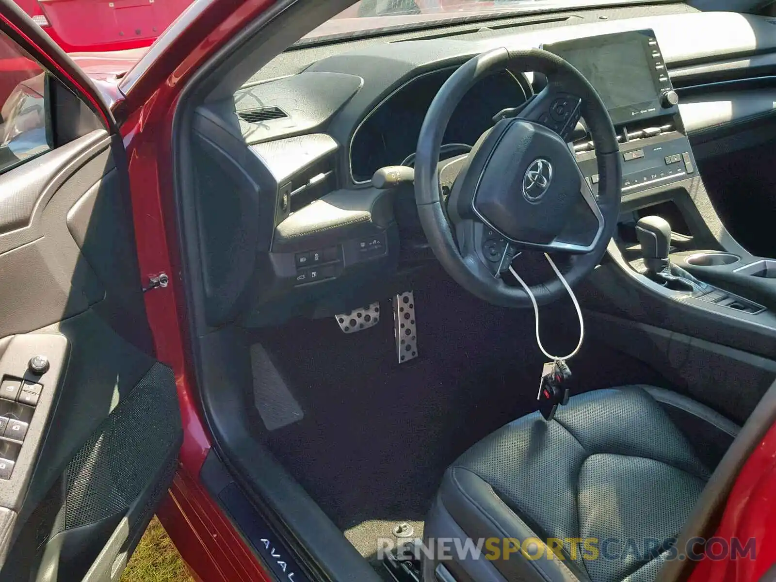 9 Photograph of a damaged car 4T1BZ1FB2KU012946 TOYOTA AVALON 2019