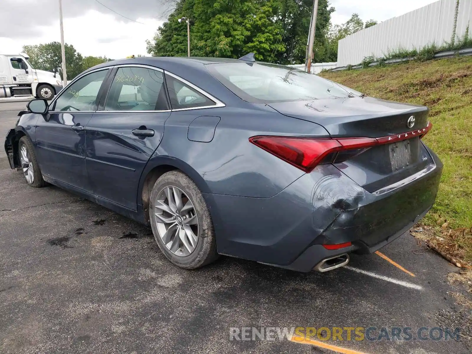 3 Photograph of a damaged car 4T1BZ1FB2KU014664 TOYOTA AVALON 2019