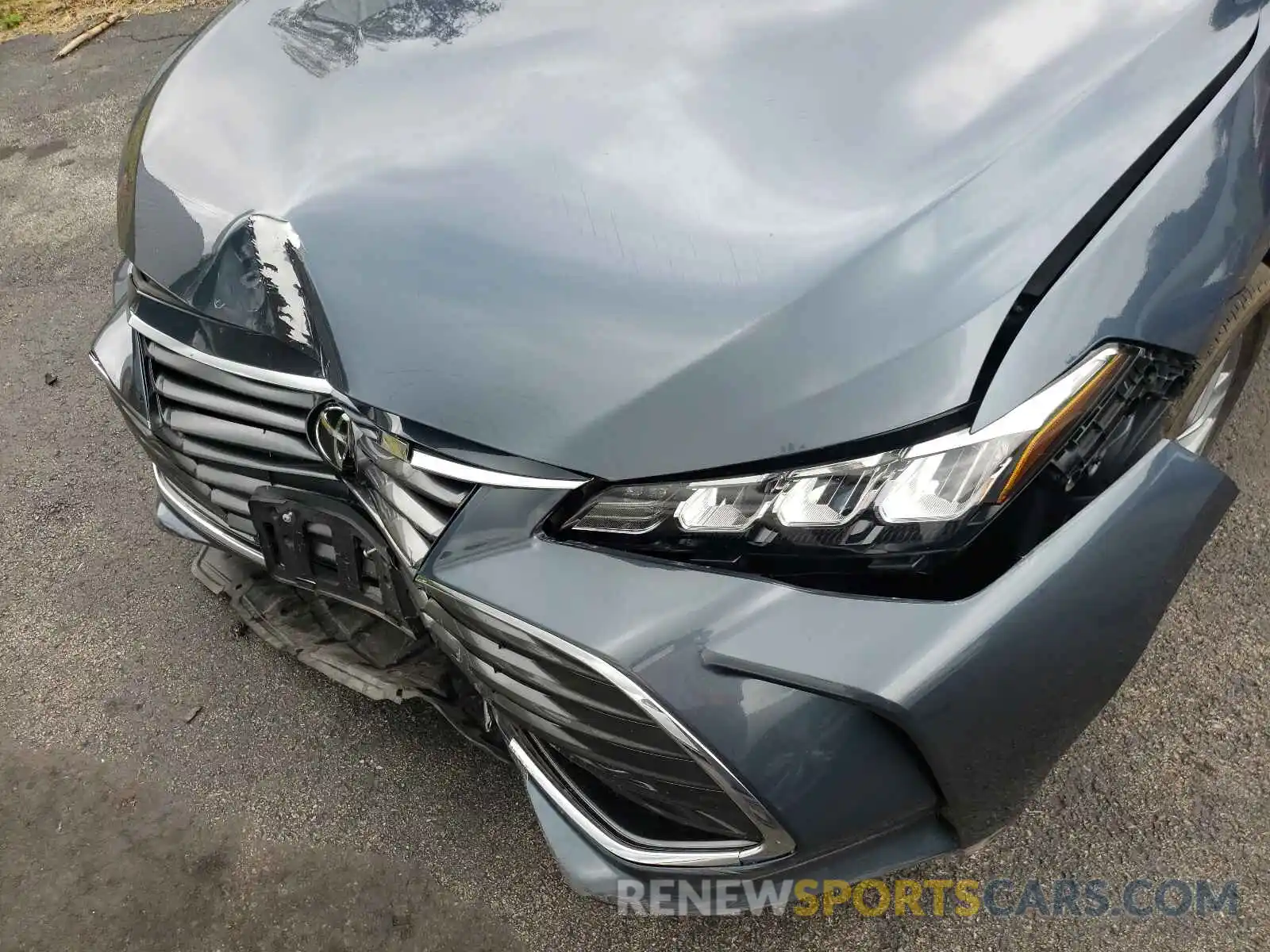 9 Photograph of a damaged car 4T1BZ1FB2KU014664 TOYOTA AVALON 2019