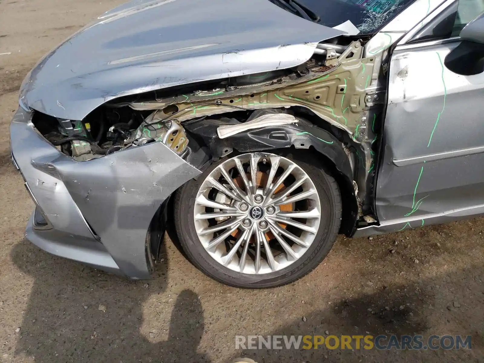 9 Photograph of a damaged car 4T1BZ1FB2KU018360 TOYOTA AVALON 2019