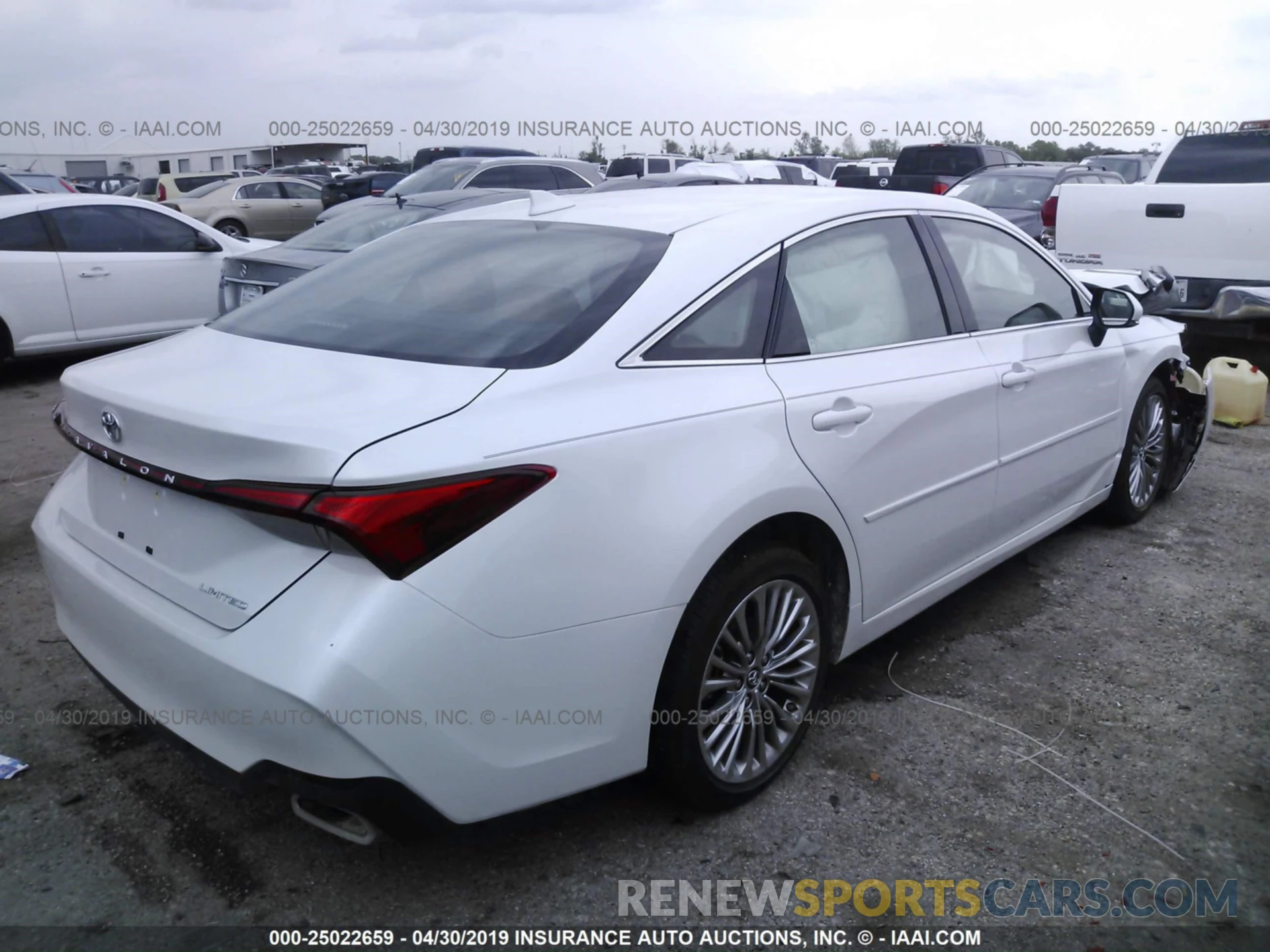 4 Photograph of a damaged car 4T1BZ1FB2KU019556 TOYOTA AVALON 2019