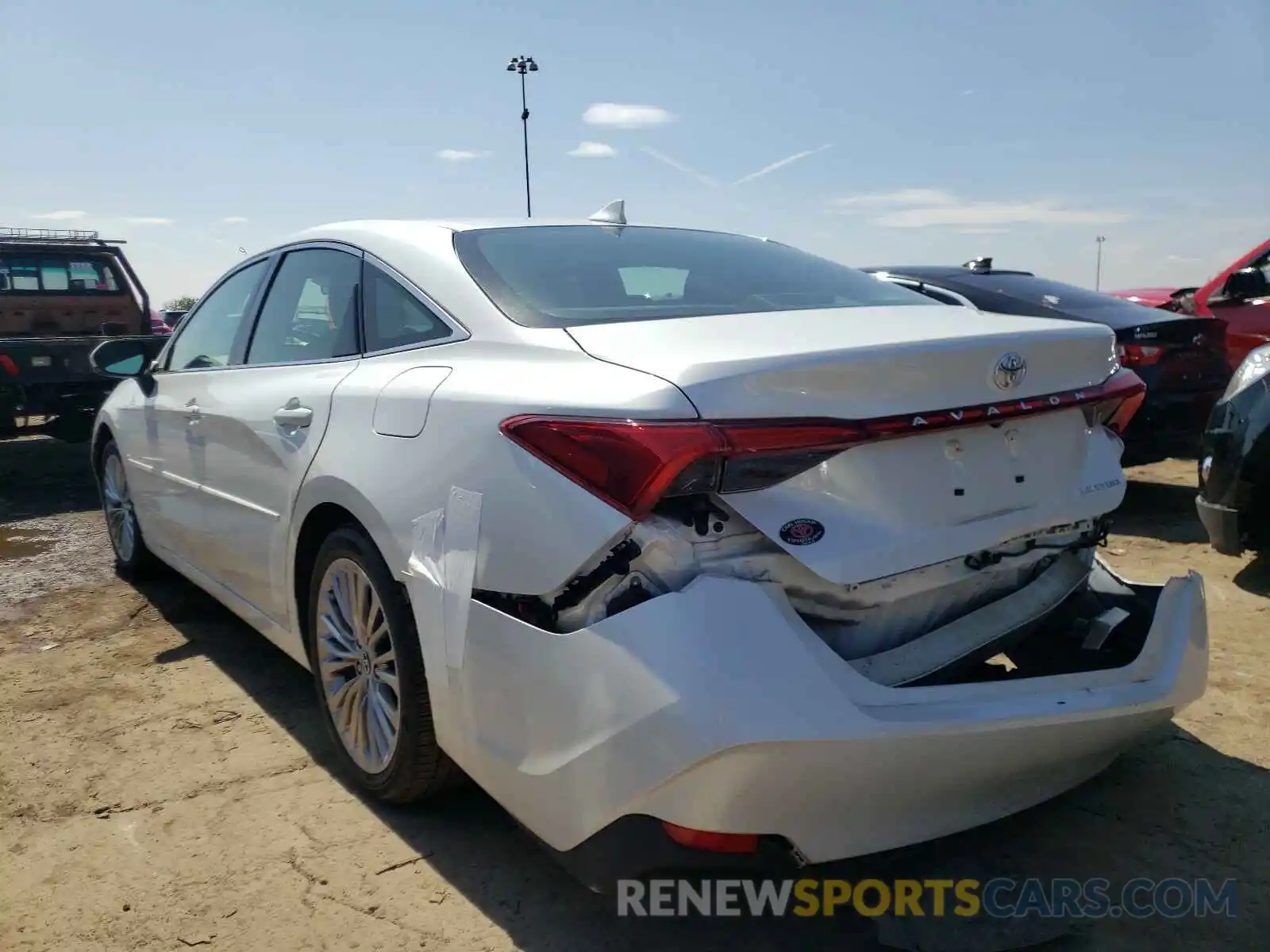 3 Photograph of a damaged car 4T1BZ1FB2KU020576 TOYOTA AVALON 2019