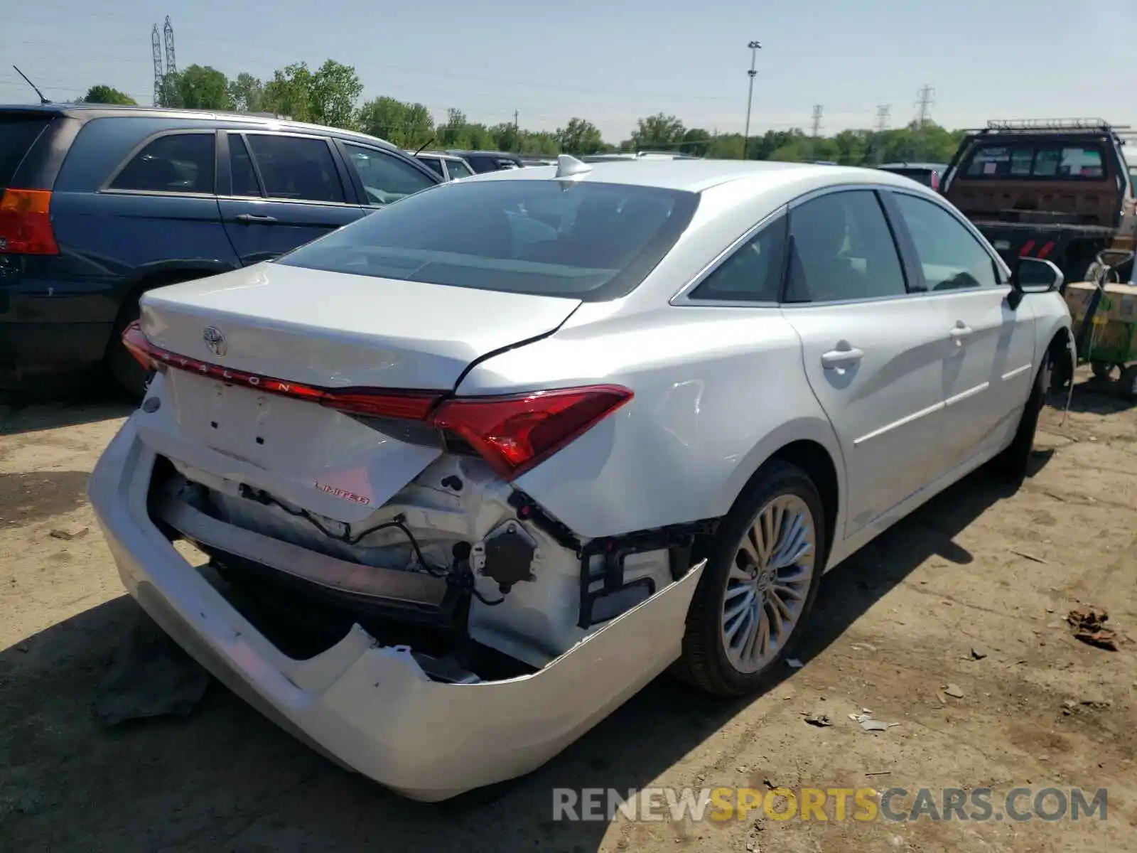 4 Photograph of a damaged car 4T1BZ1FB2KU020576 TOYOTA AVALON 2019