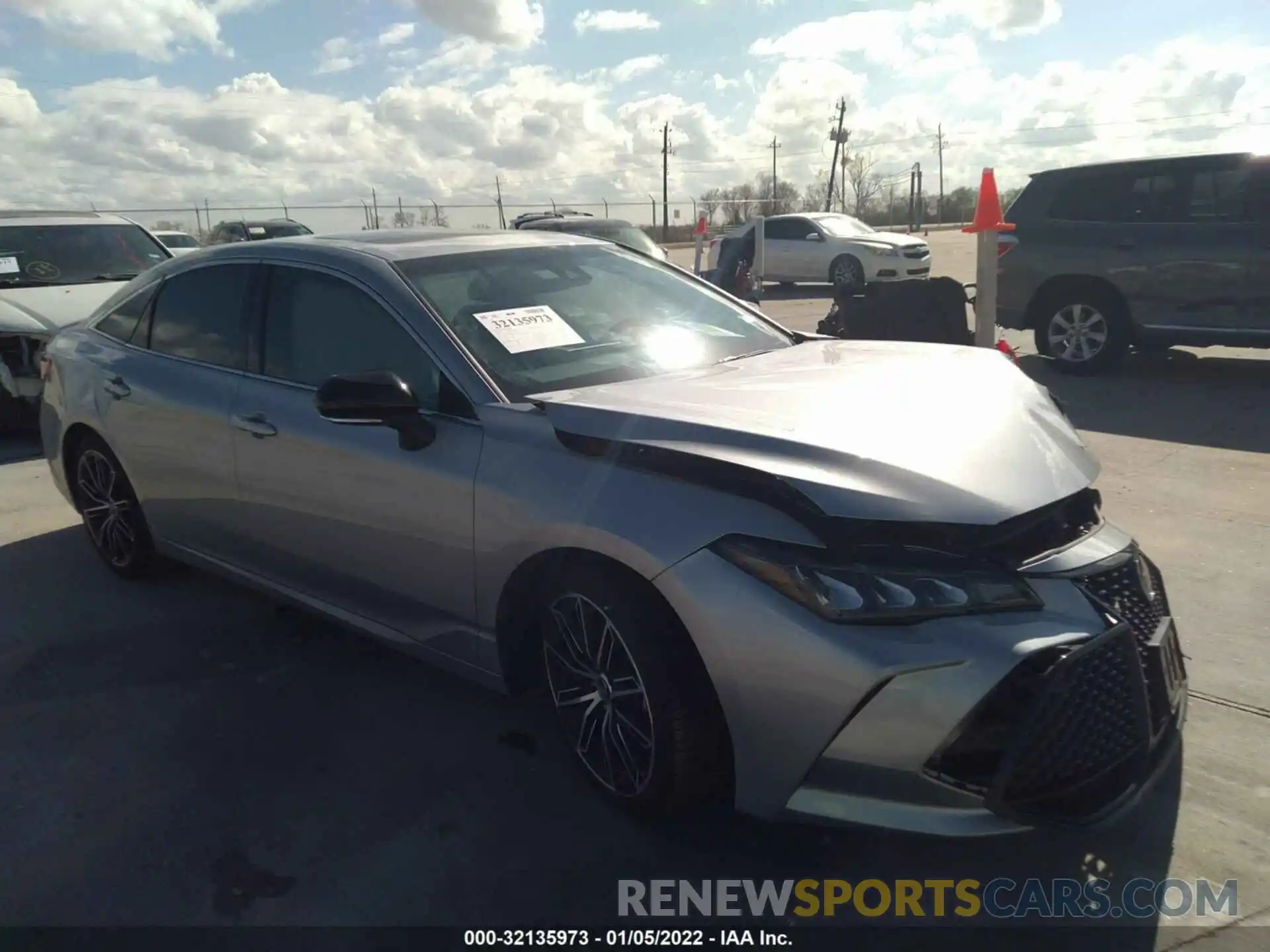 1 Photograph of a damaged car 4T1BZ1FB2KU020979 TOYOTA AVALON 2019