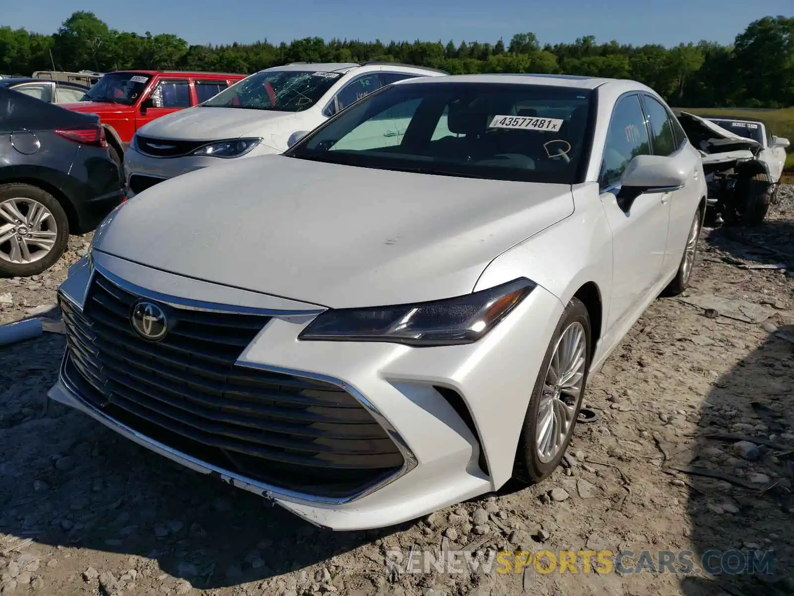 2 Photograph of a damaged car 4T1BZ1FB2KU022618 TOYOTA AVALON 2019