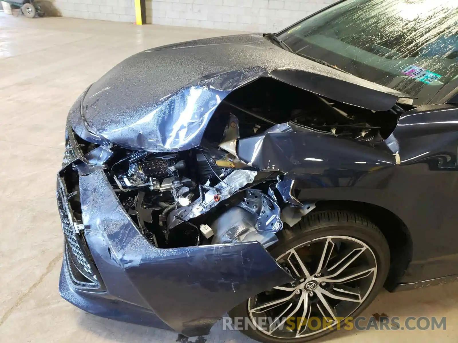 9 Photograph of a damaged car 4T1BZ1FB2KU024708 TOYOTA AVALON 2019