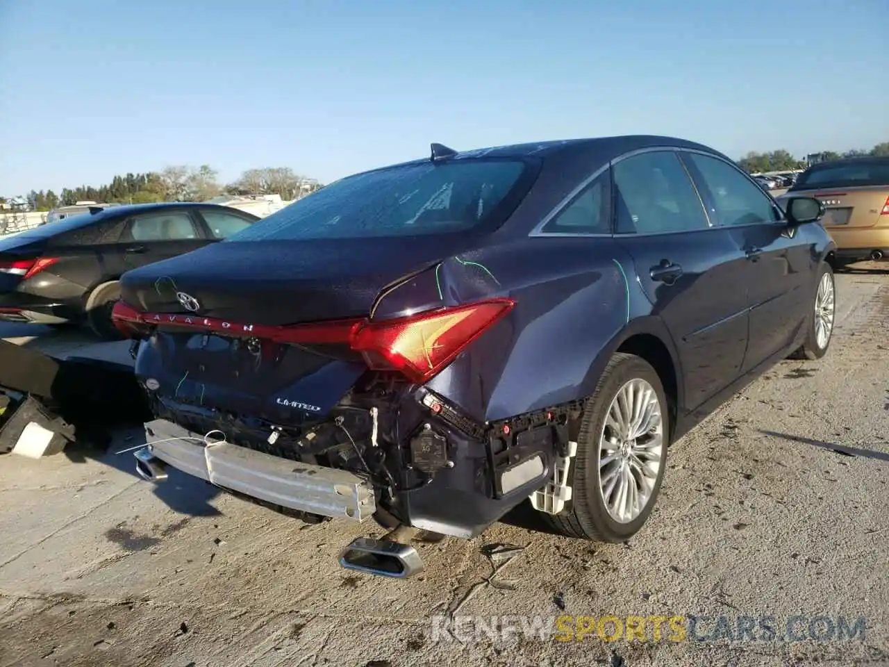 4 Photograph of a damaged car 4T1BZ1FB2KU030461 TOYOTA AVALON 2019