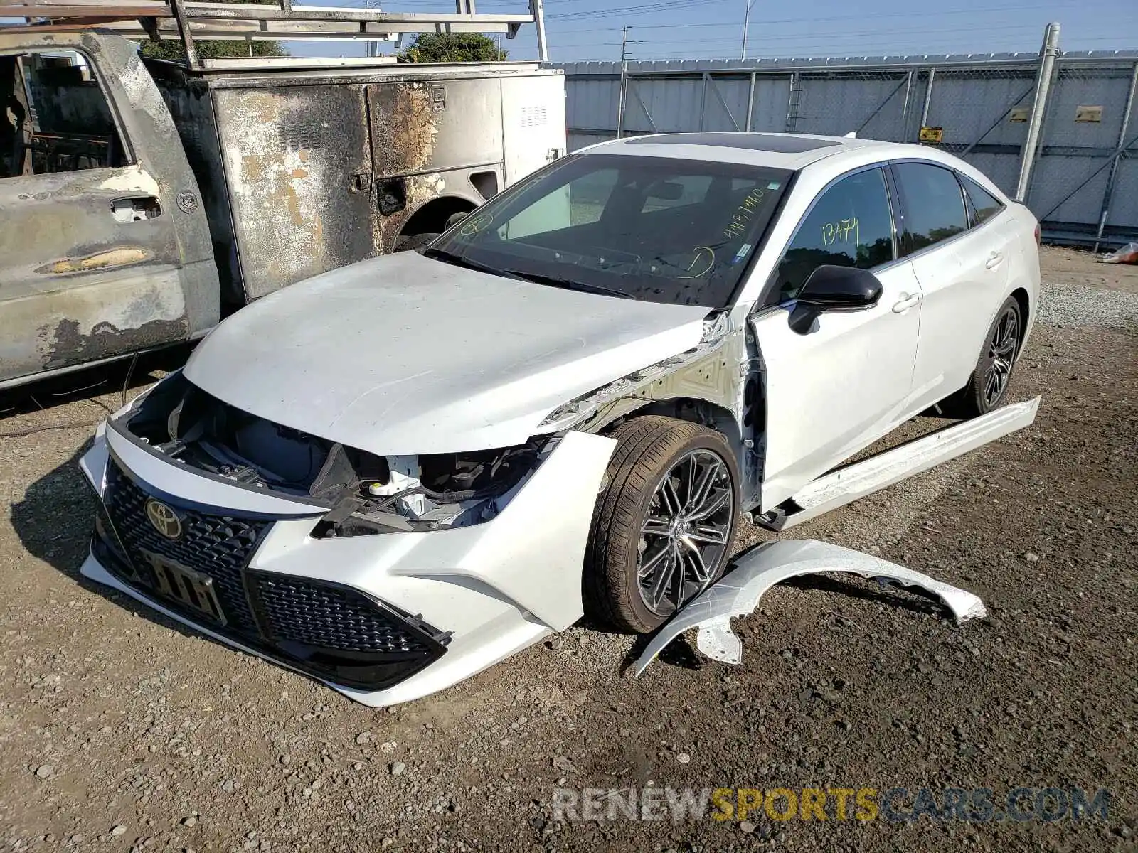 2 Photograph of a damaged car 4T1BZ1FB2KU031495 TOYOTA AVALON 2019