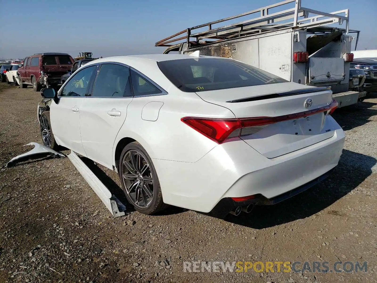 3 Photograph of a damaged car 4T1BZ1FB2KU031495 TOYOTA AVALON 2019