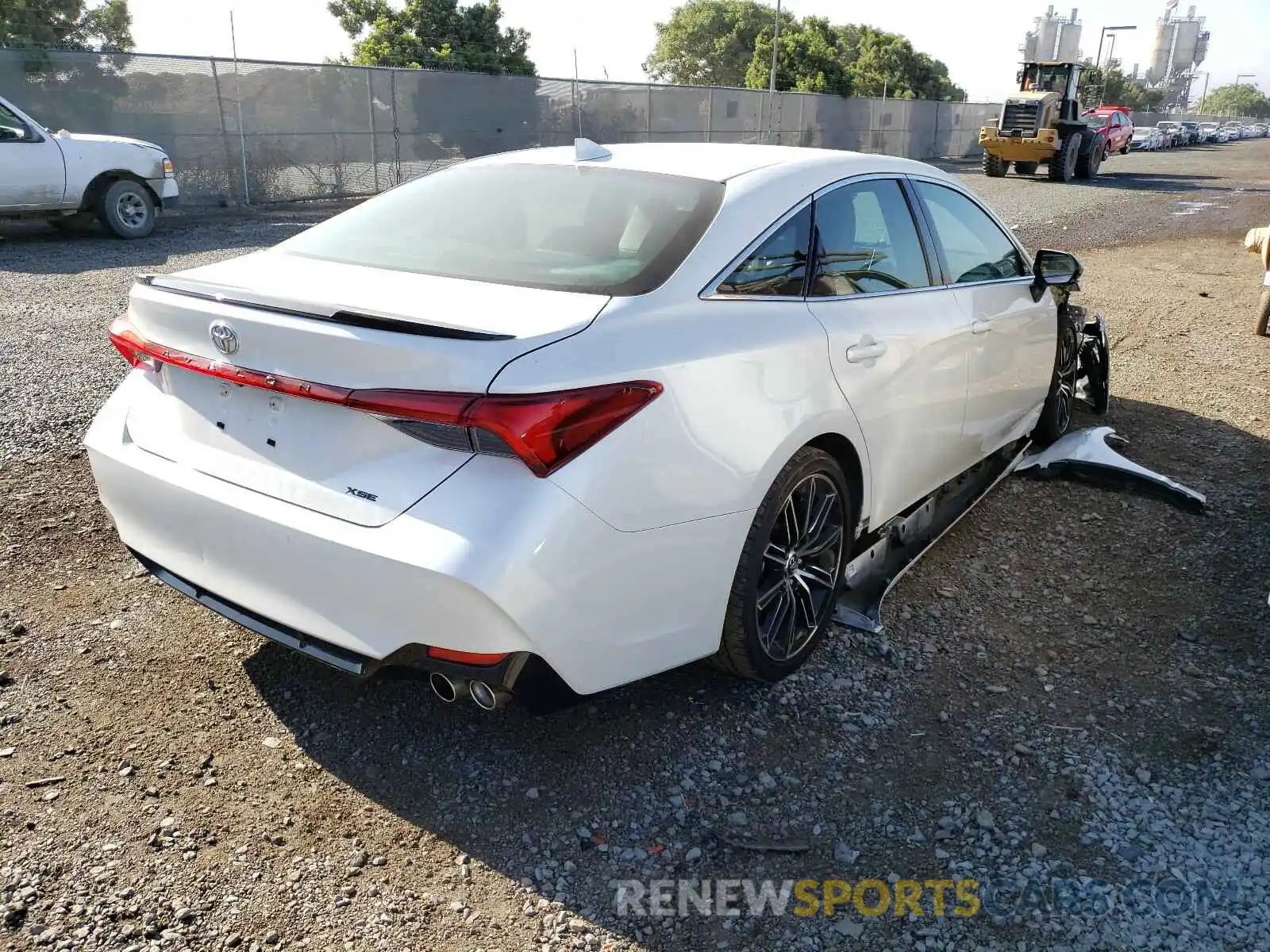 4 Photograph of a damaged car 4T1BZ1FB2KU031495 TOYOTA AVALON 2019