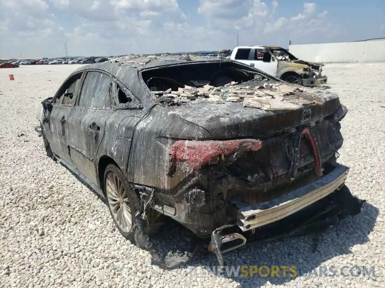 3 Photograph of a damaged car 4T1BZ1FB2KU031626 TOYOTA AVALON 2019